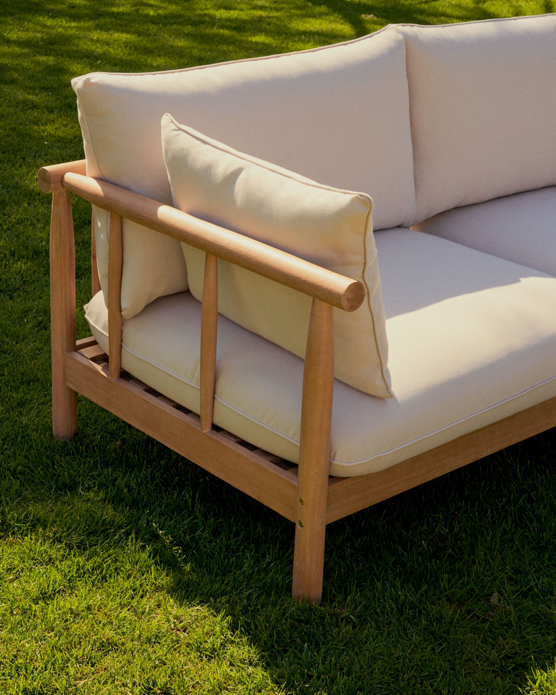Sacova 2 seater sofa, made from solid eucalyptus wood 195 cm - Lifestyle