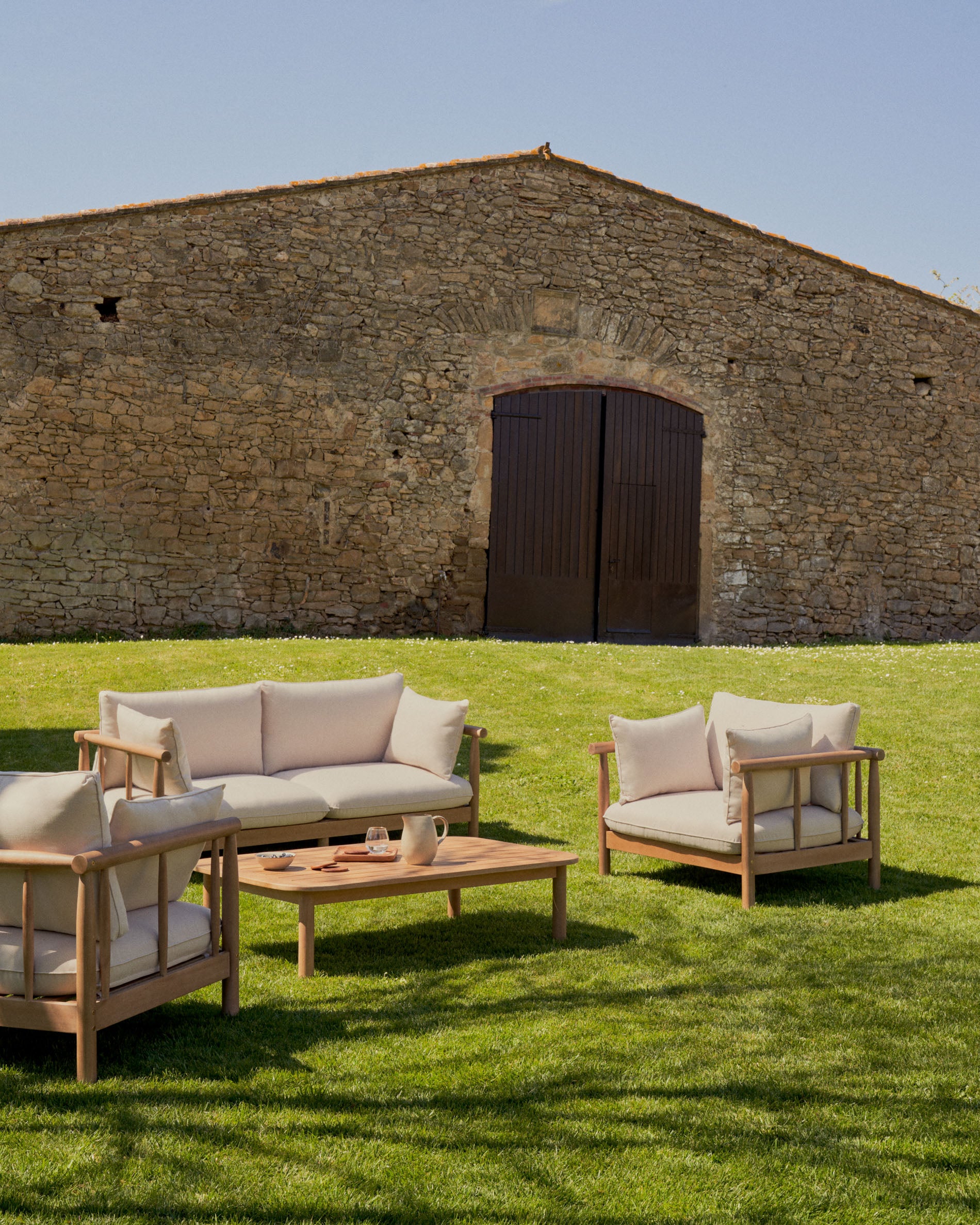 Sacova set of 2 armchairs, 2 seater sofa and coffee table in solid eucalyptus wood FSC - Lifestyle