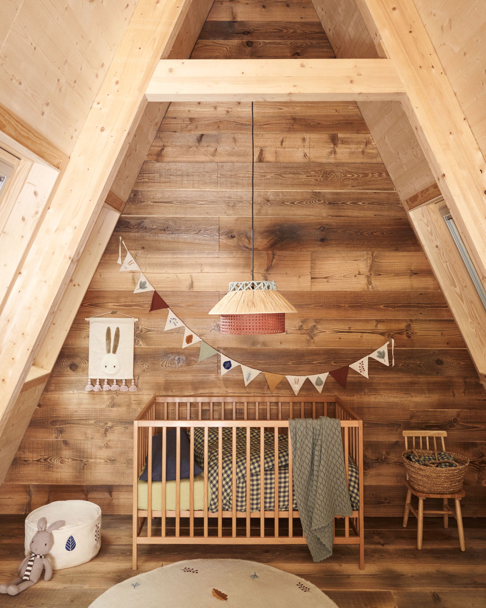 Shantal solid ash wood cot in natural finish, 60 x 120 cm - Lifestyle