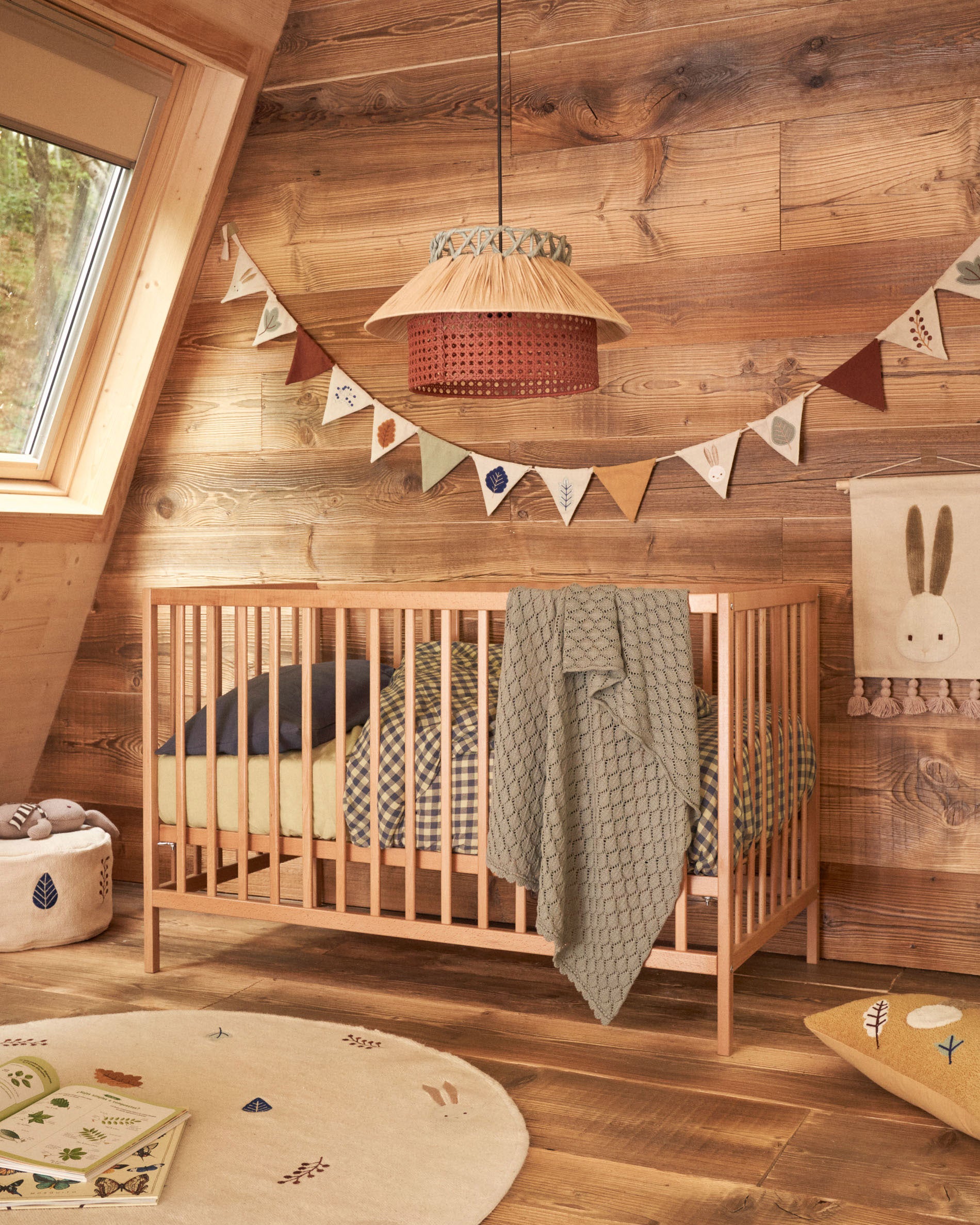 Shantal solid ash wood cot in natural finish, 60 x 120 cm - Lifestyle