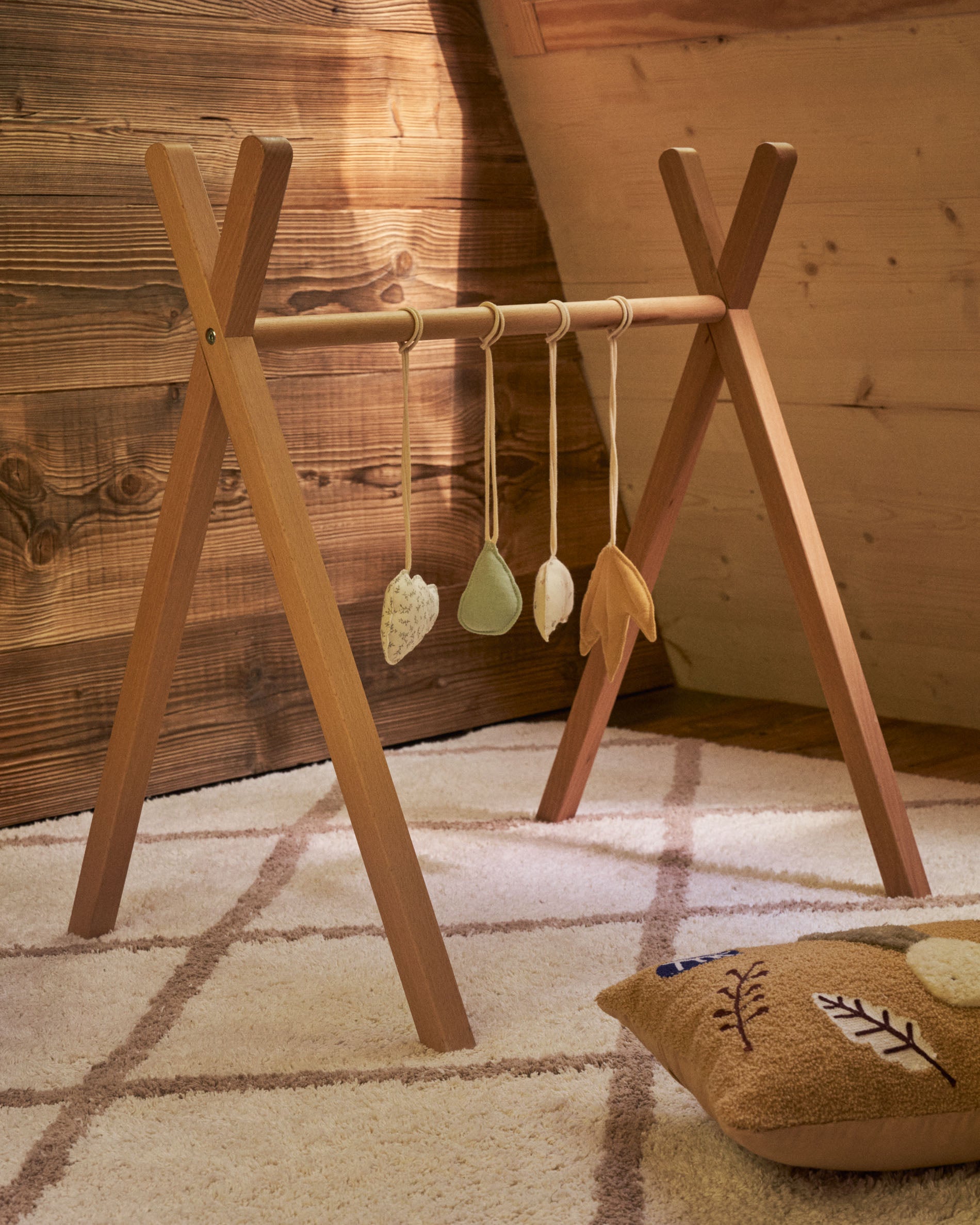 Maralis solid beech wood baby gym - Lifestyle