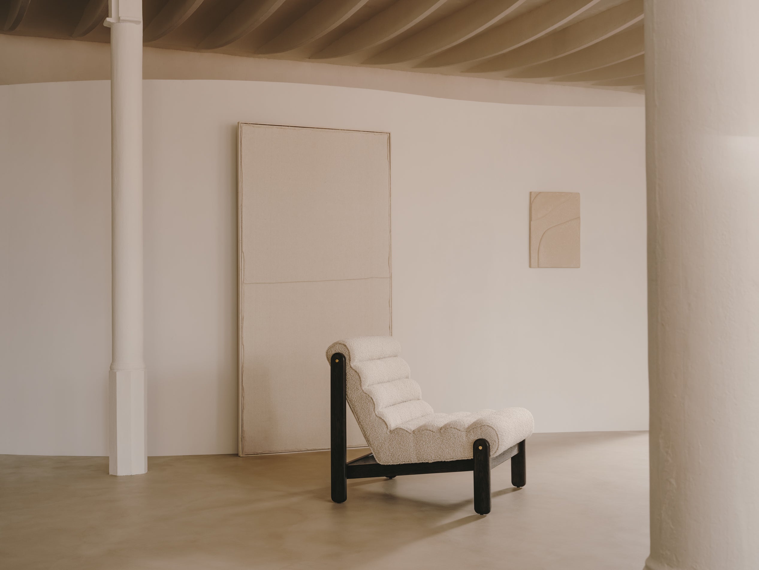 Mirta beige papier-mâché wall hanging 40 x 58 cm - Lifestyle