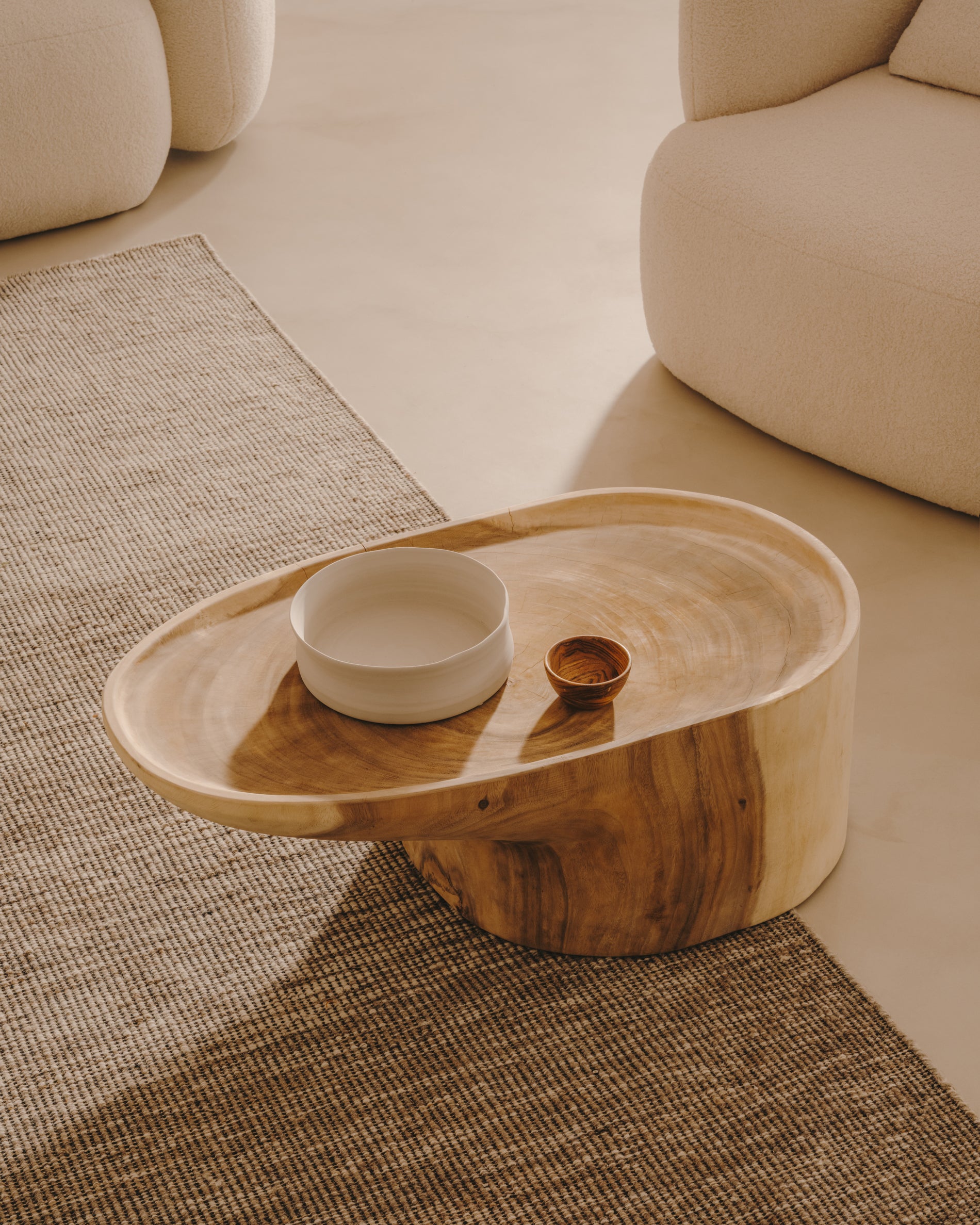Mosi solid mungur wood coffee table with stand Ø 90 x 50 cm - Lifestyle