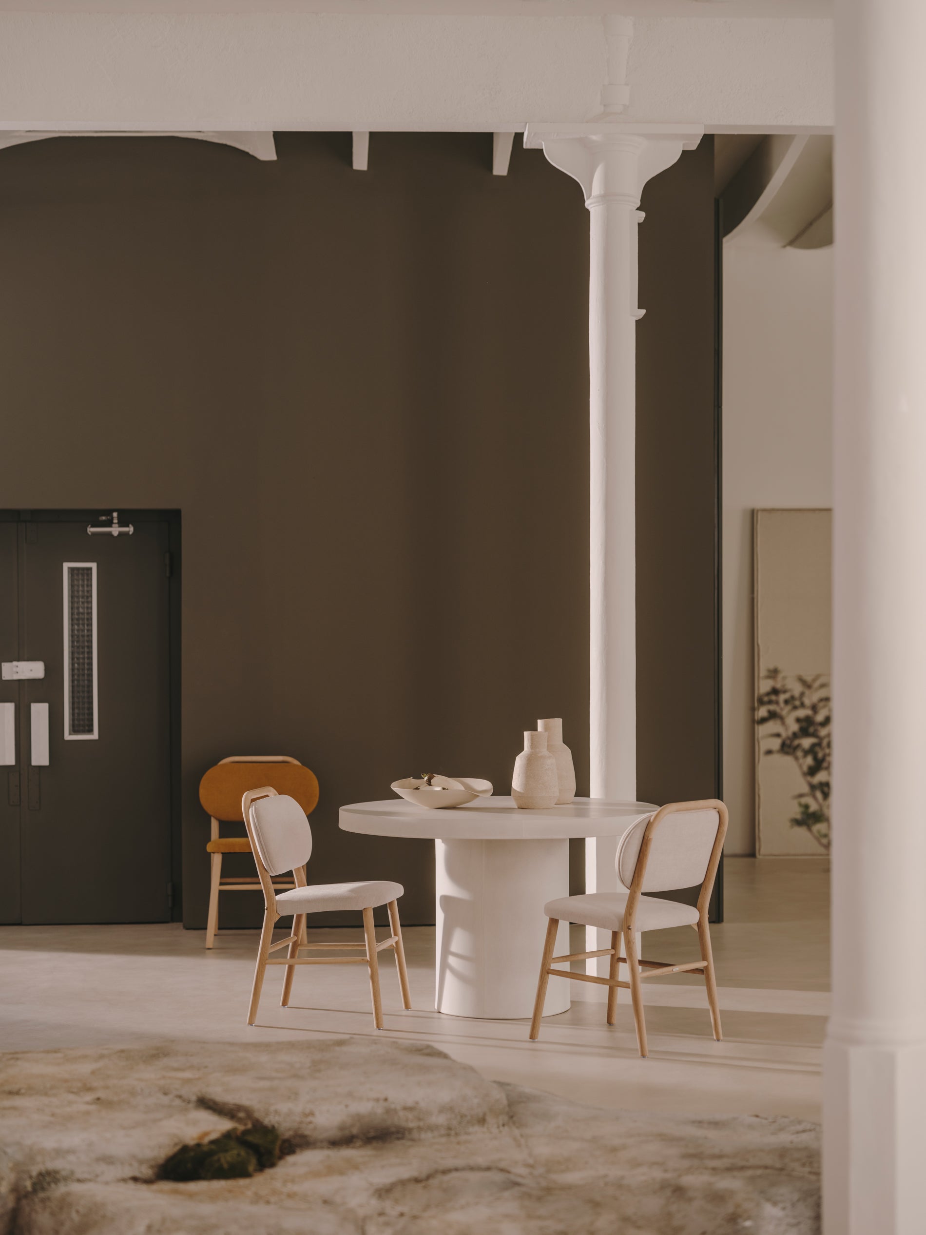 Aiguablava round table in white cement, Ø 120 cm - Lifestyle