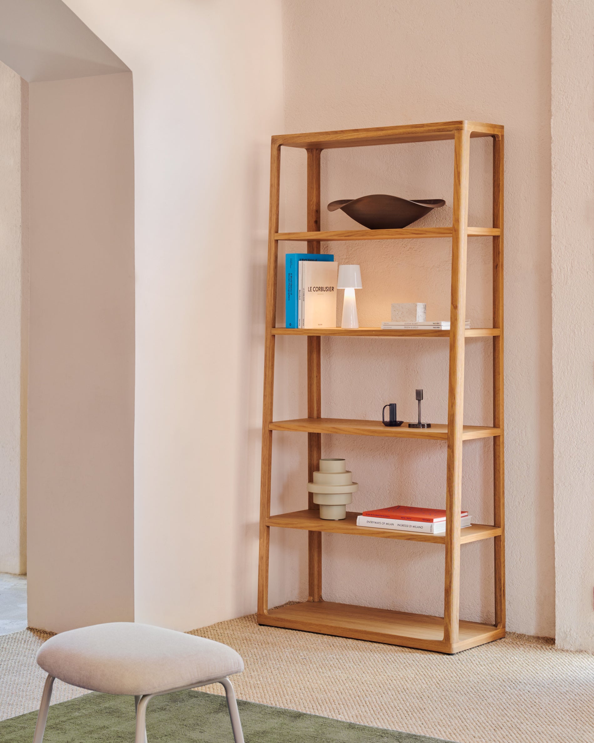 Maymai shelf with solid oak structure 90 x 193 cm - Lifestyle