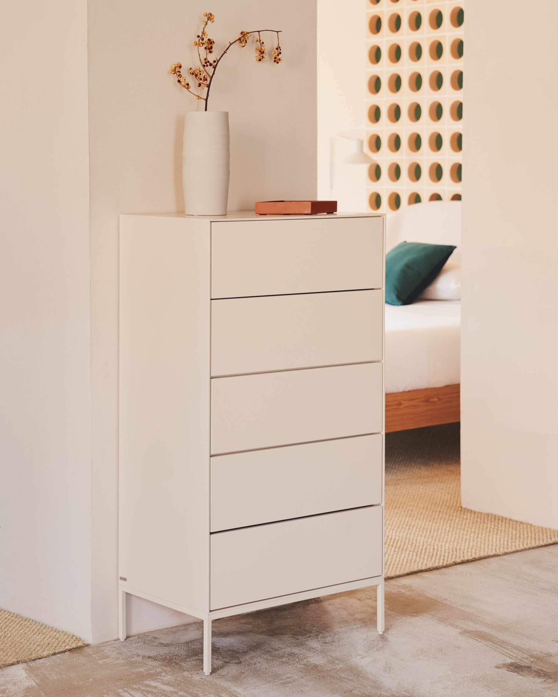 Vedrana 5-drawer chest of drawers white lacquered MDF 60 x 114 cm - Lifestyle