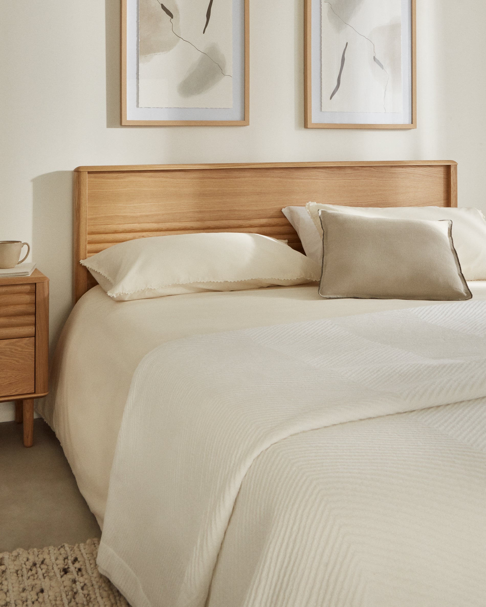 Lenon bed in solid oak and oak wood veneer for 180 x 200 cm mattresses, FSC MIX Credit - Lifestyle
