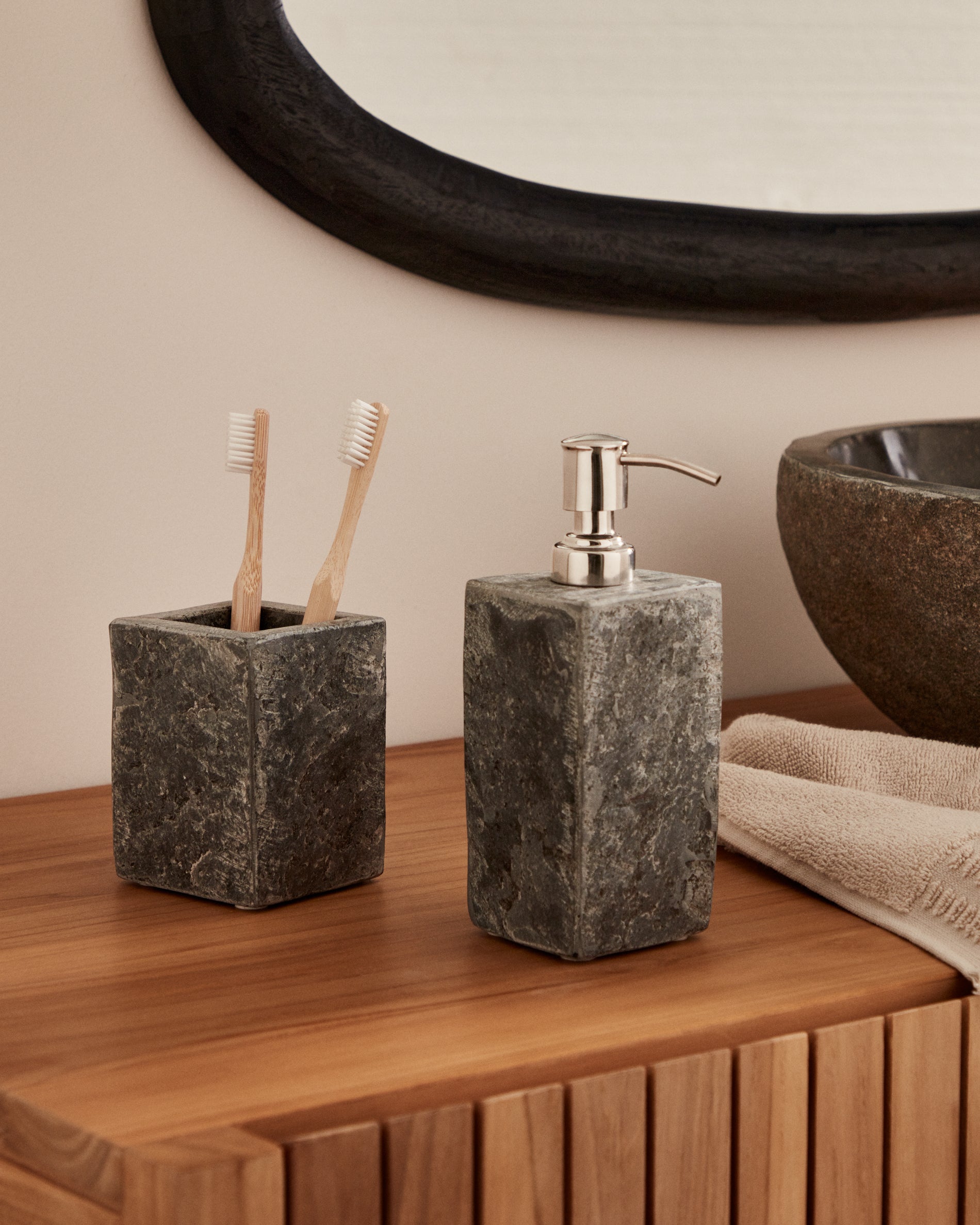 Macinne grey soap dispenser - Lifestyle