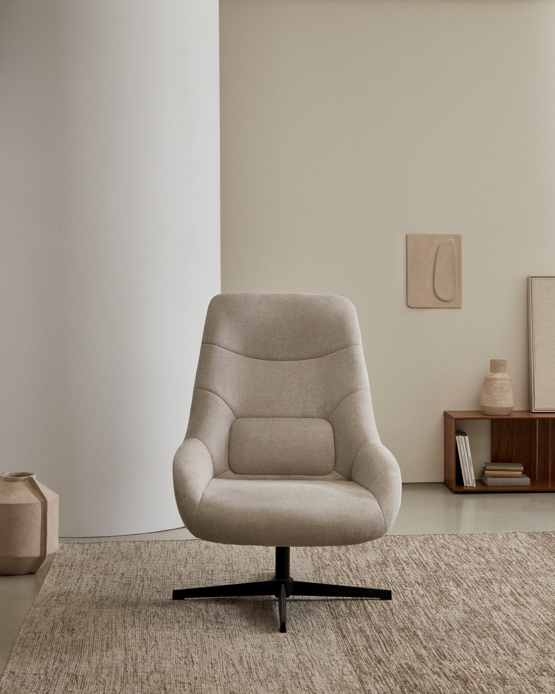 Celida swivel armchair in beige chenille and steel with black finish FSC 100% - Lifestyle