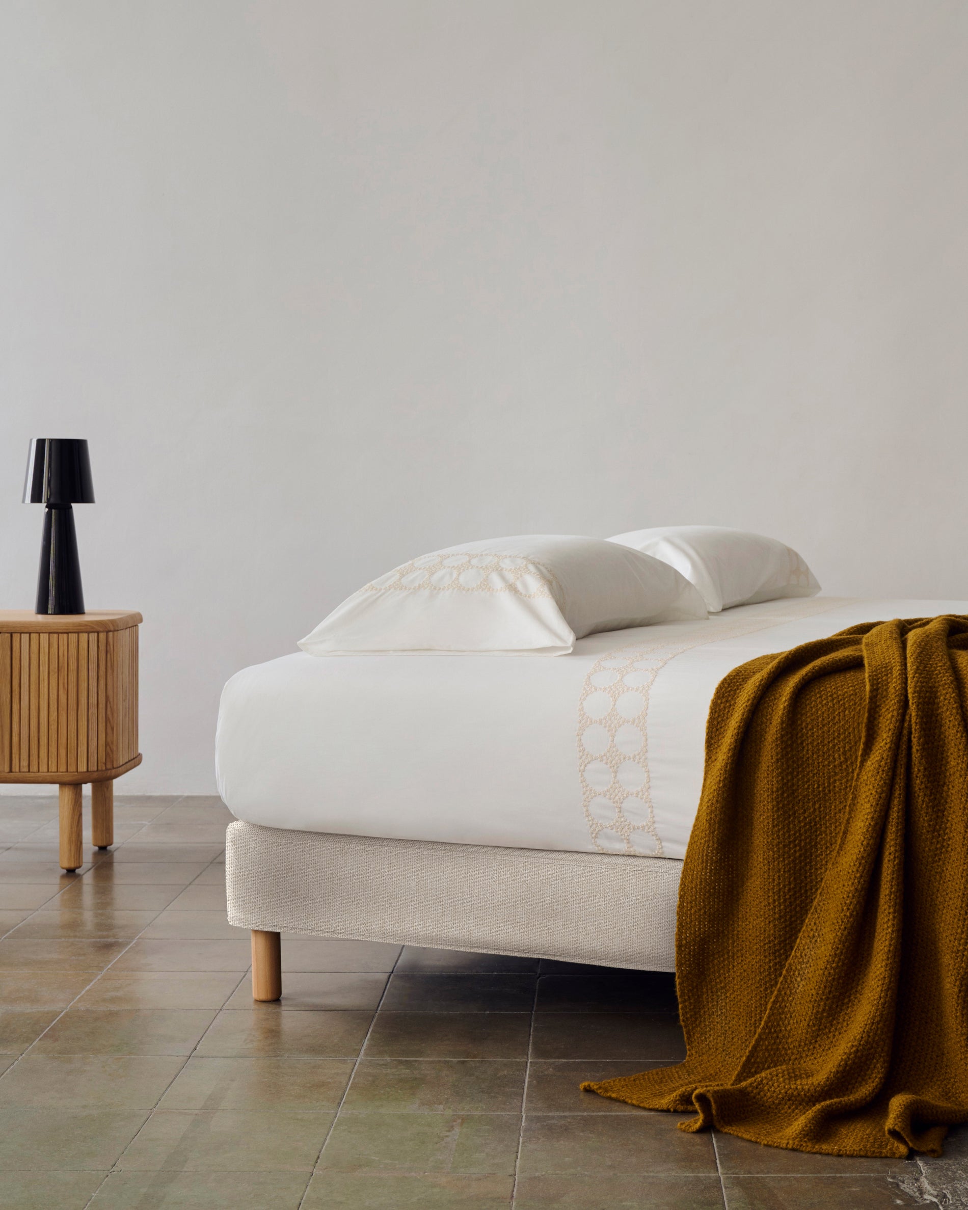 Ofelia base with ecru removable cover and solid beech wooden legs for a 180 x 200 cm mattress FSC Mix Credit - Lifestyle
