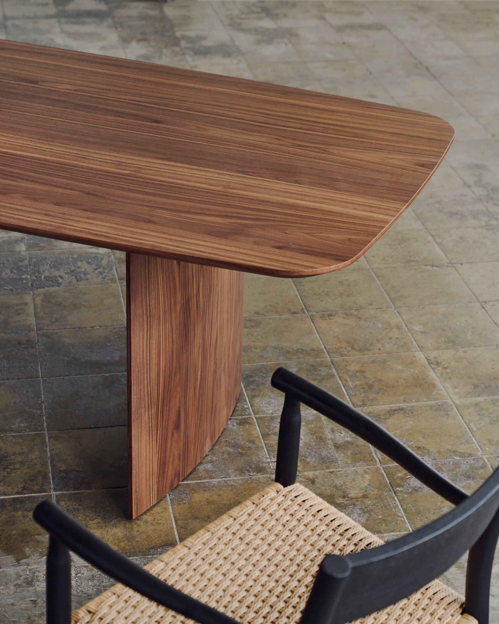 Litto table made from walnut veneer, 200 x 100 cm - Lifestyle