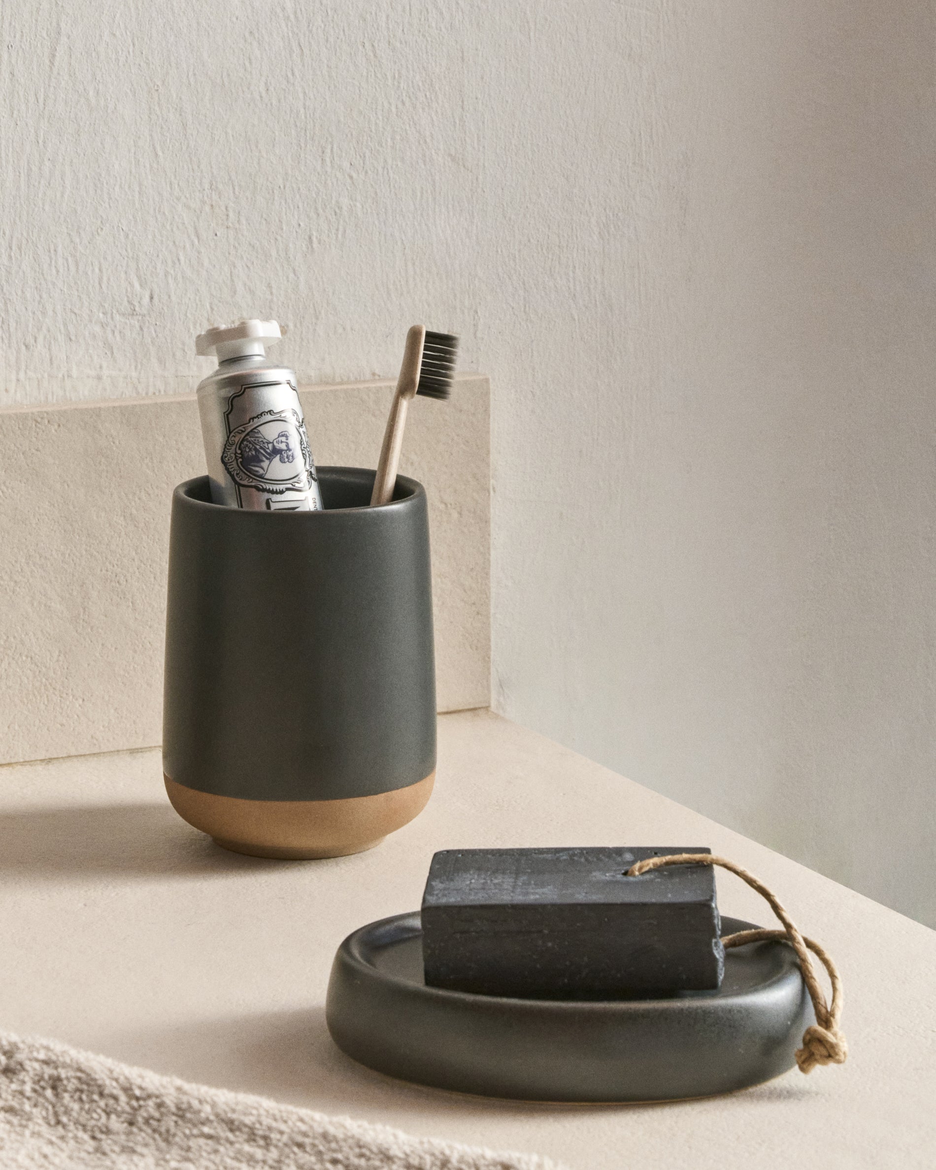 Silma Soap Dish made of Brown and Grey Stoneware - Lifestyle