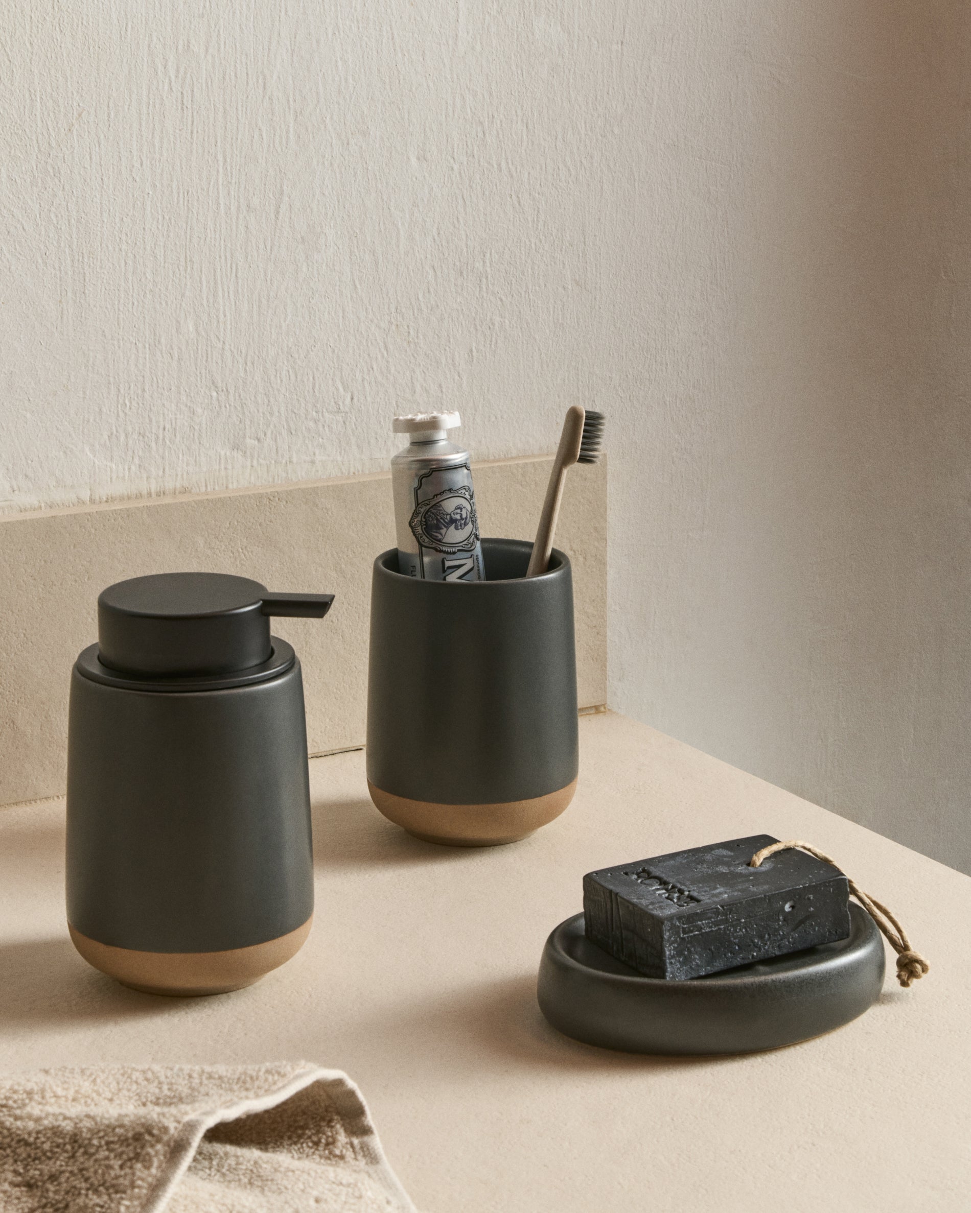 Silma Soap Dish made of Brown and Grey Stoneware - Lifestyle