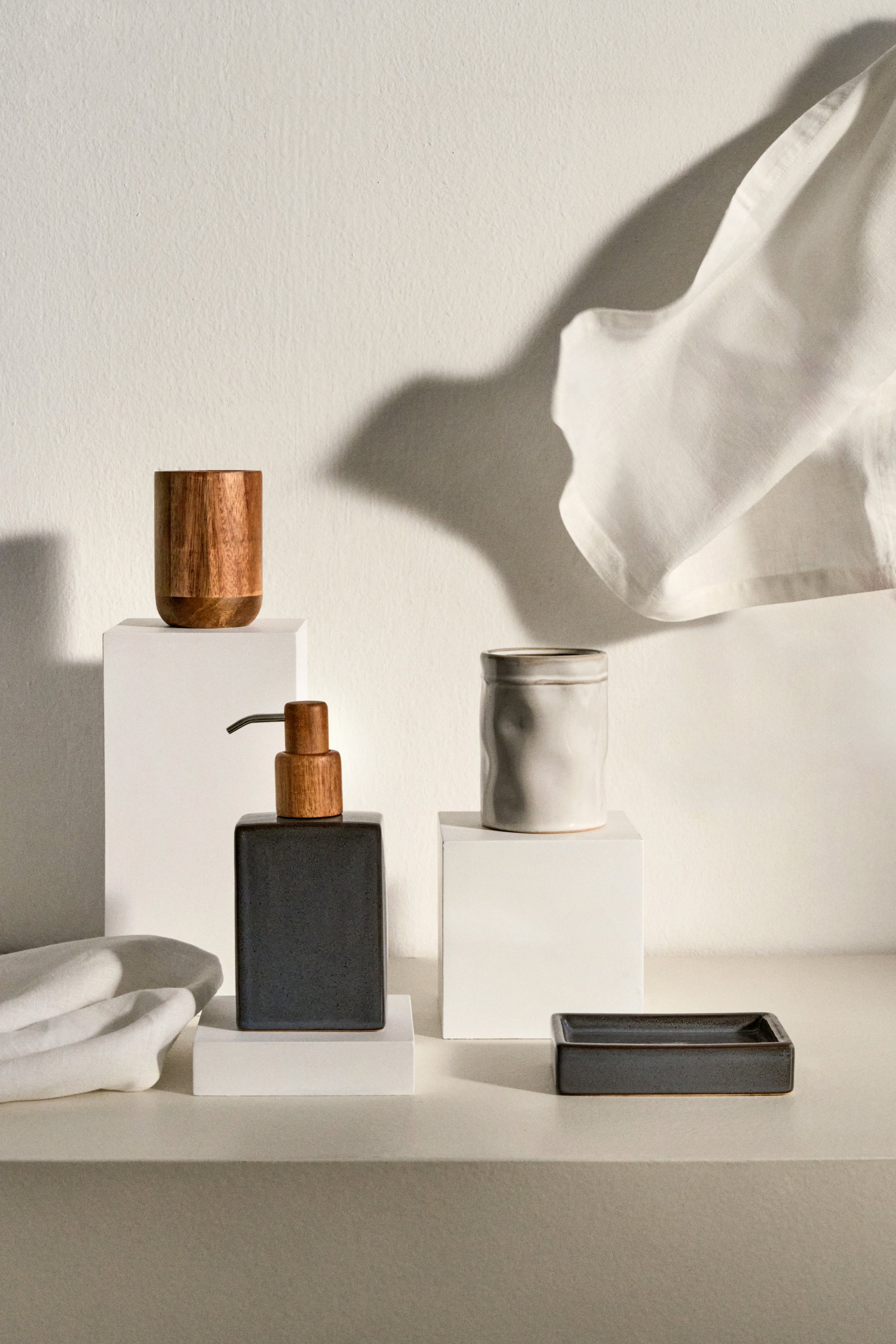 Silvet Soap Dish made of Gray Stoneware - Lifestyle