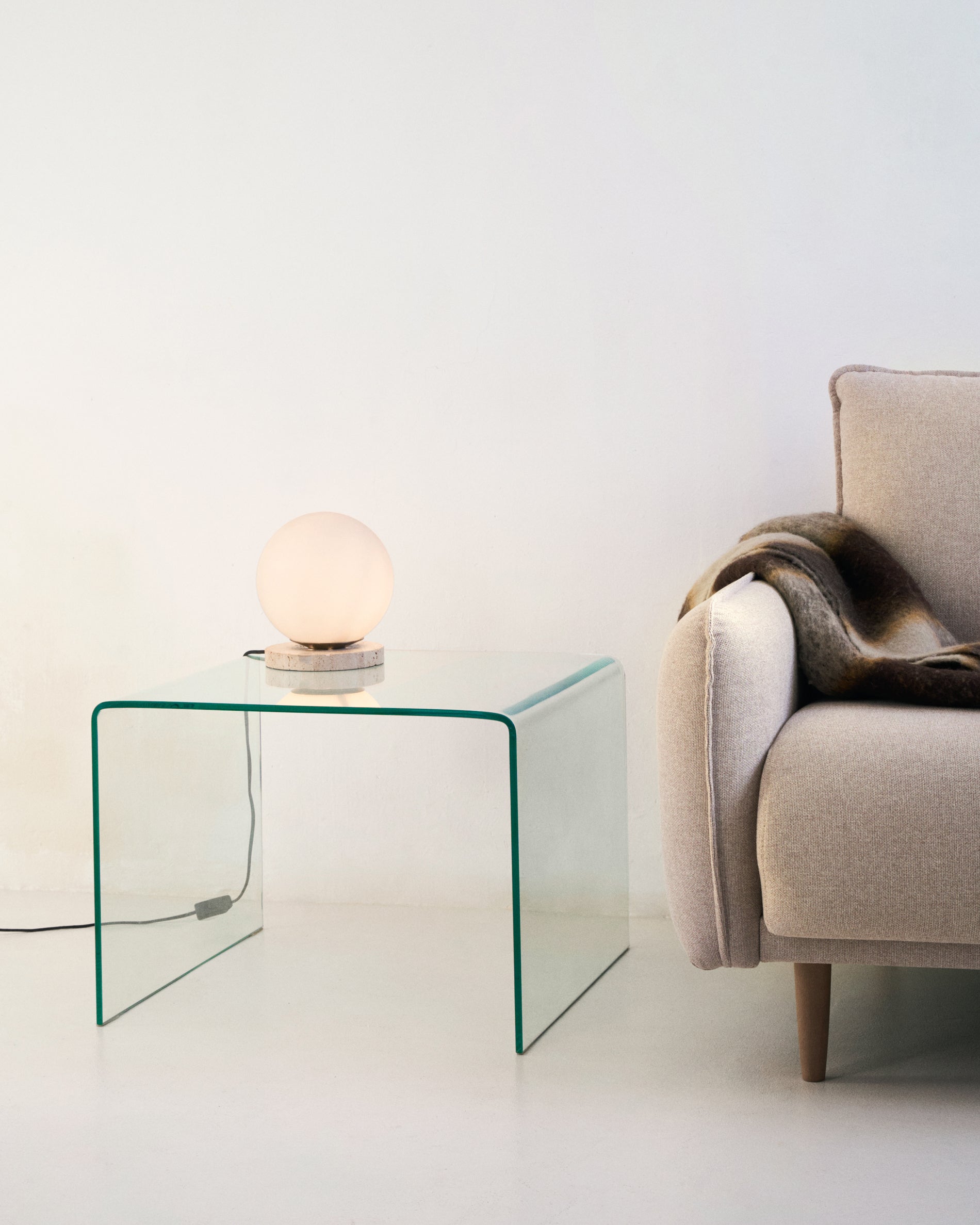 Burano glass side table 60 x 60 cm - Lifestyle