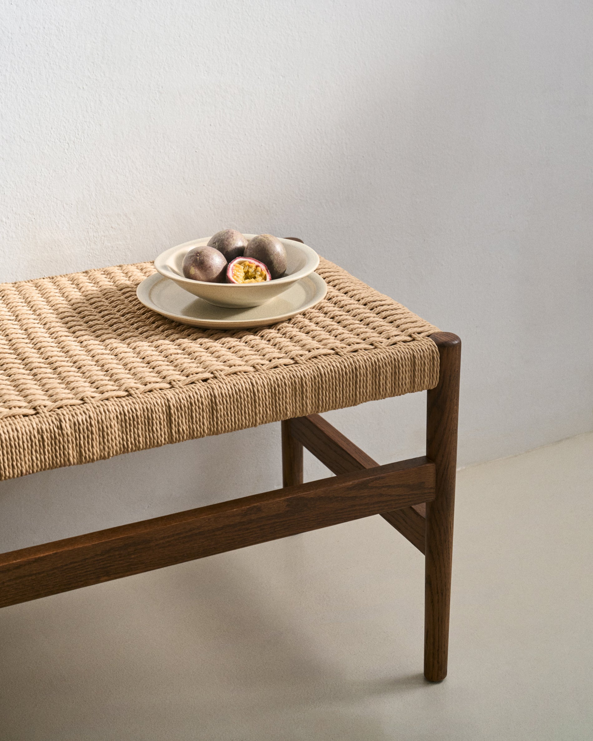 Zaide bench made of solid oak wood in a walnut finish and rope cord seat, 120 cm, FSC 100% - Lifestyle
