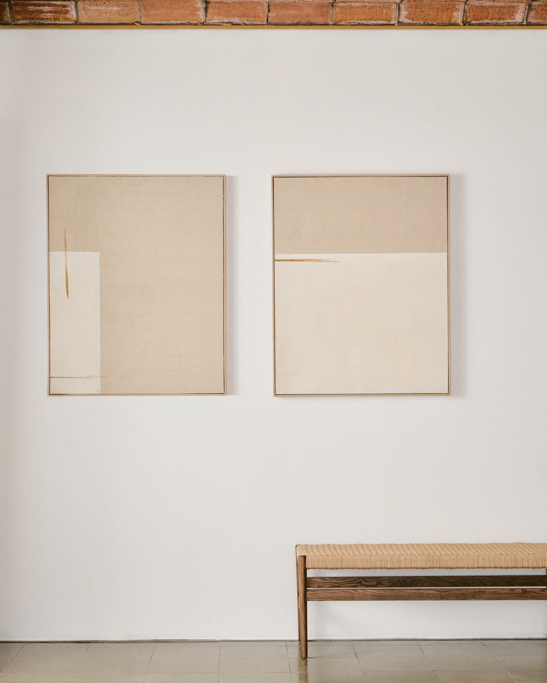 Salin abstract painting with a horizontal linen stripe 80 x 100 cm - Lifestyle