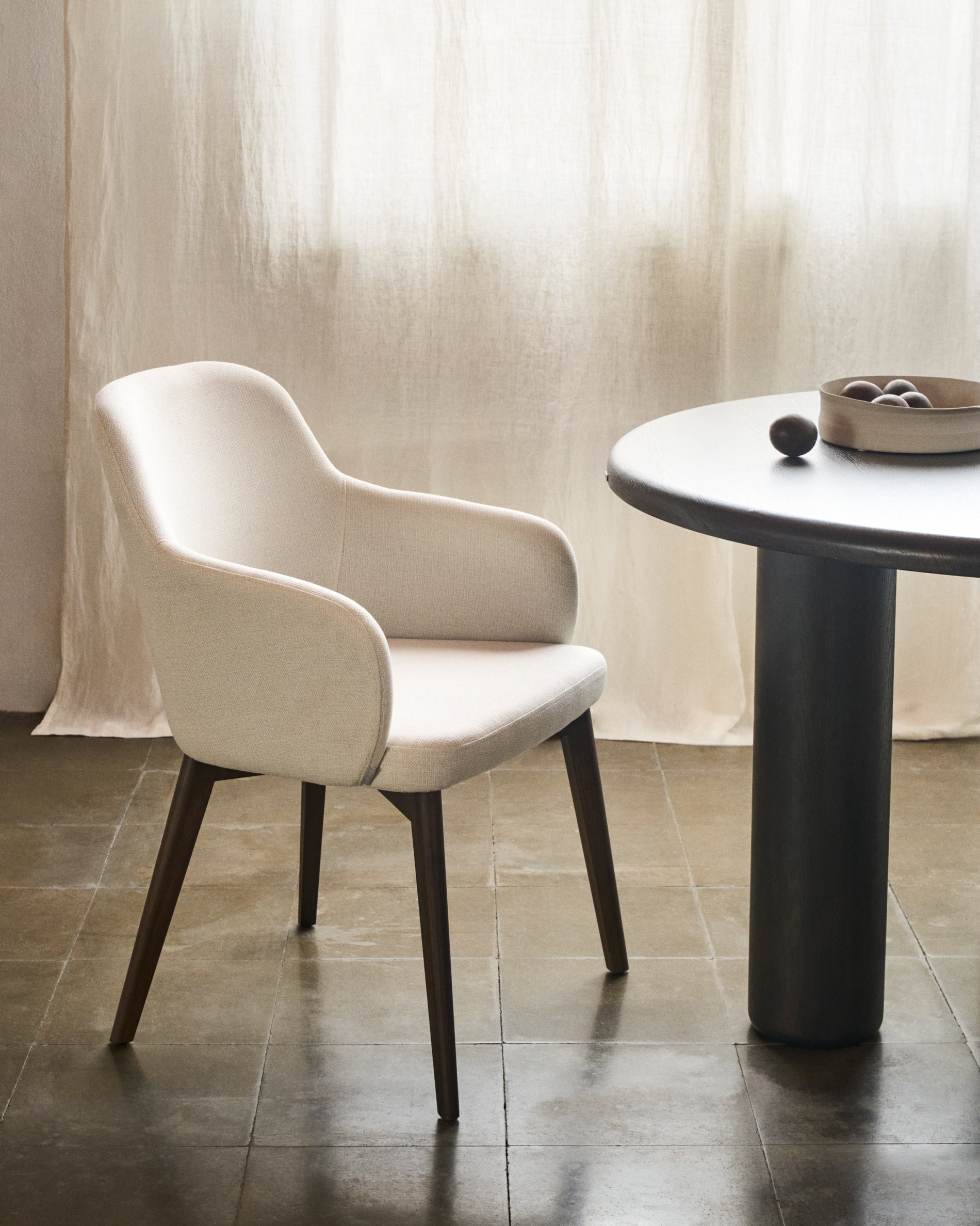 Nelida chair in beige chenille and solid beech wood in a walnut finish FSC 100% - Lifestyle