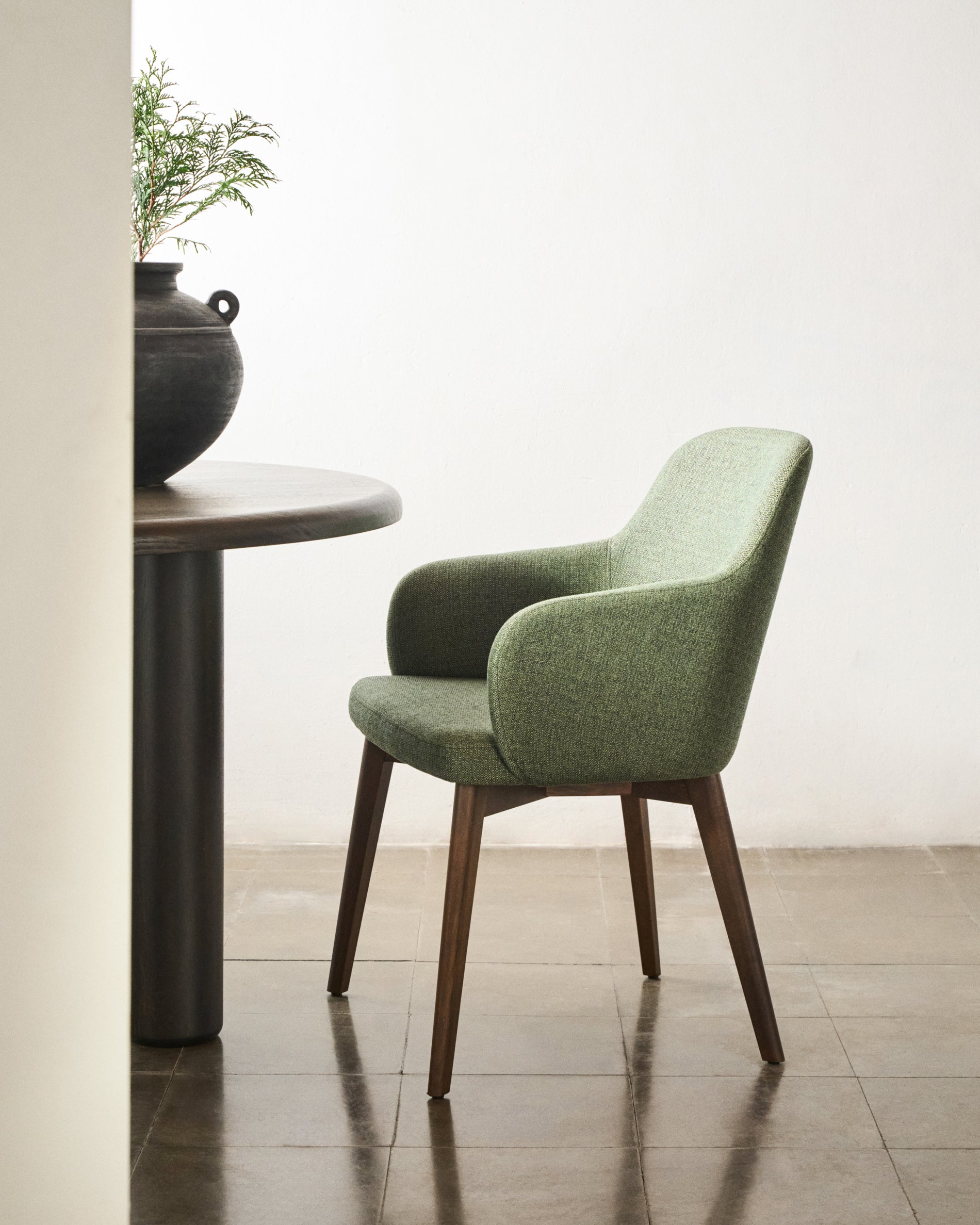 Nelida chair in green chenille and solid beech wood in a walnut finish FSC 100% - Lifestyle