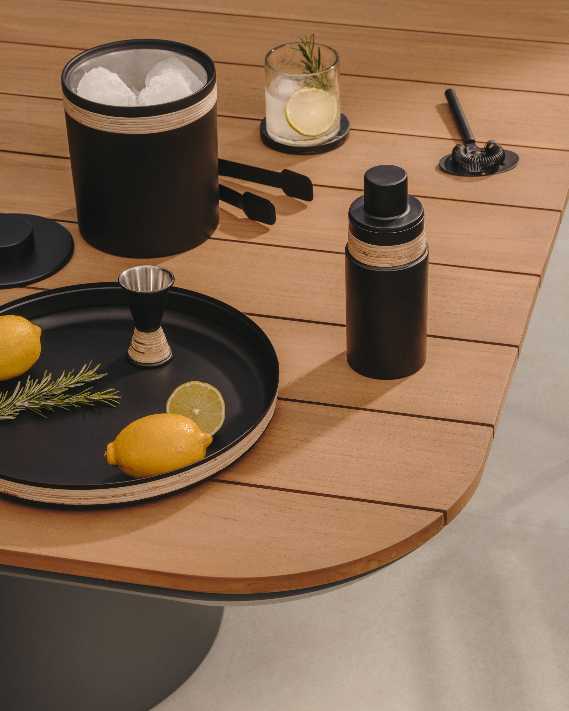 Shai set of black stainless steel and rattan cocktail utensils - Lifestyle