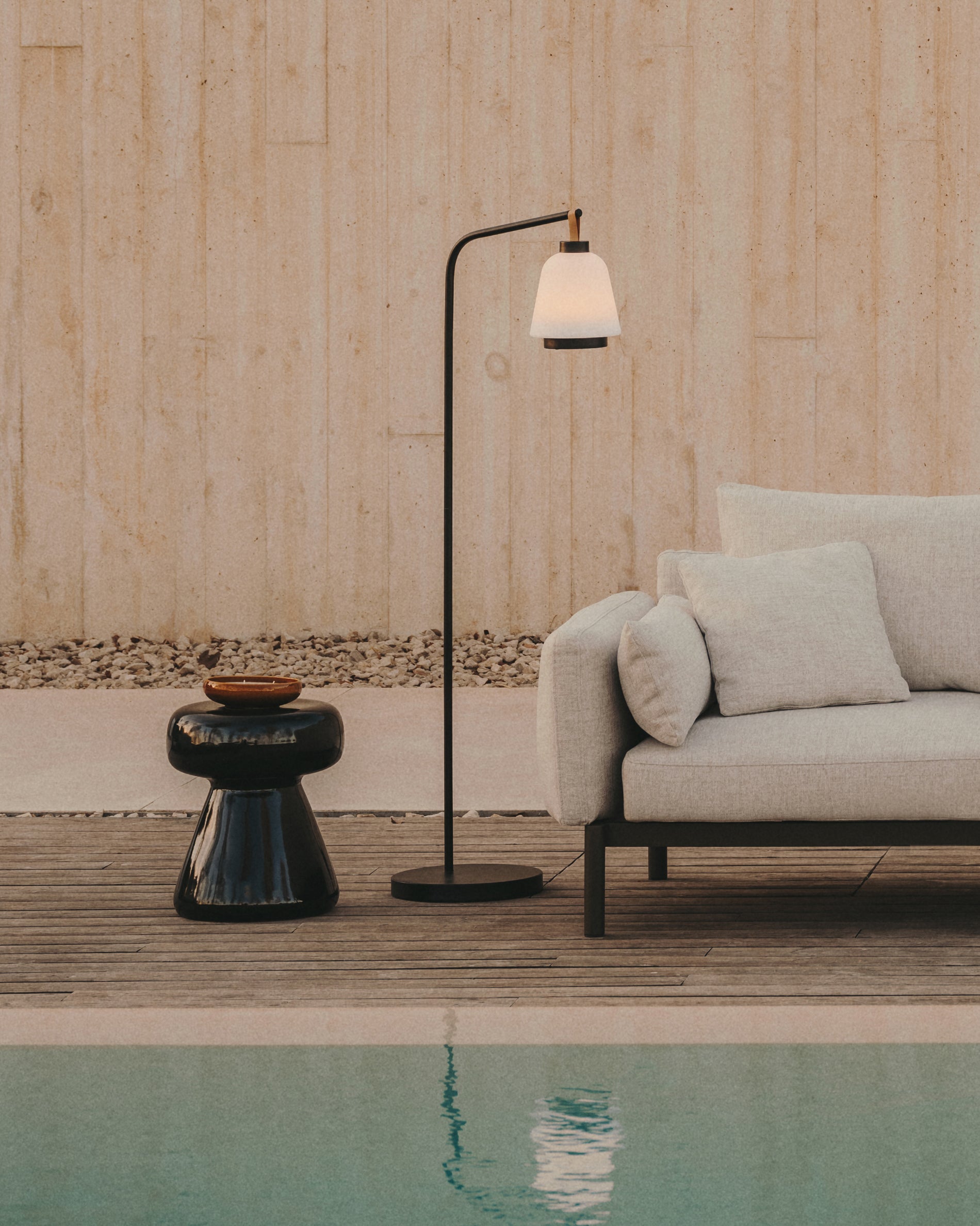 Manya black ceramic side table, Ø 38 cm - Lifestyle