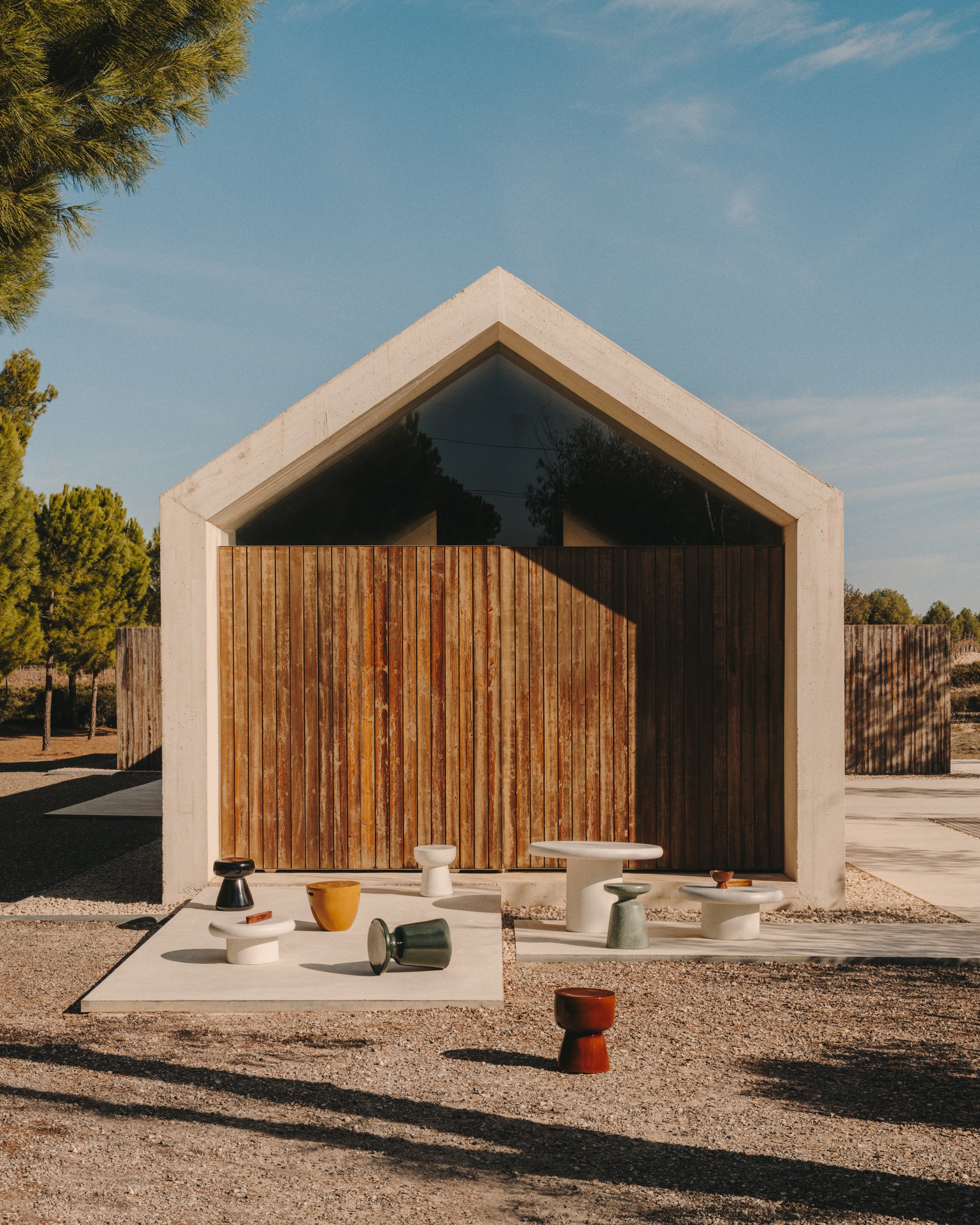 Mesquida outdoor side table in green terrazzo Ø 39 cm - Lifestyle