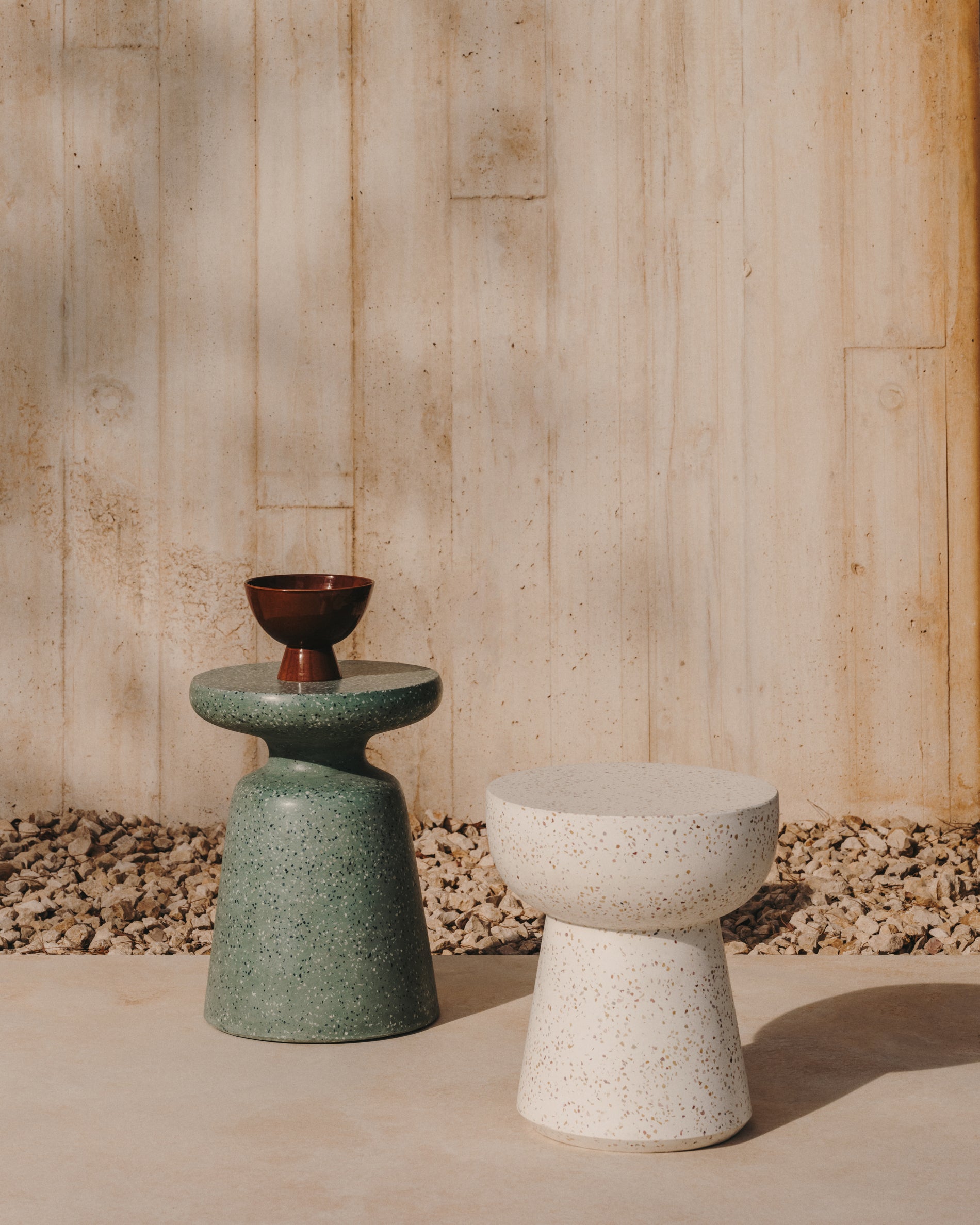 Mesquida outdoor side table in green terrazzo Ø 39 cm - Lifestyle