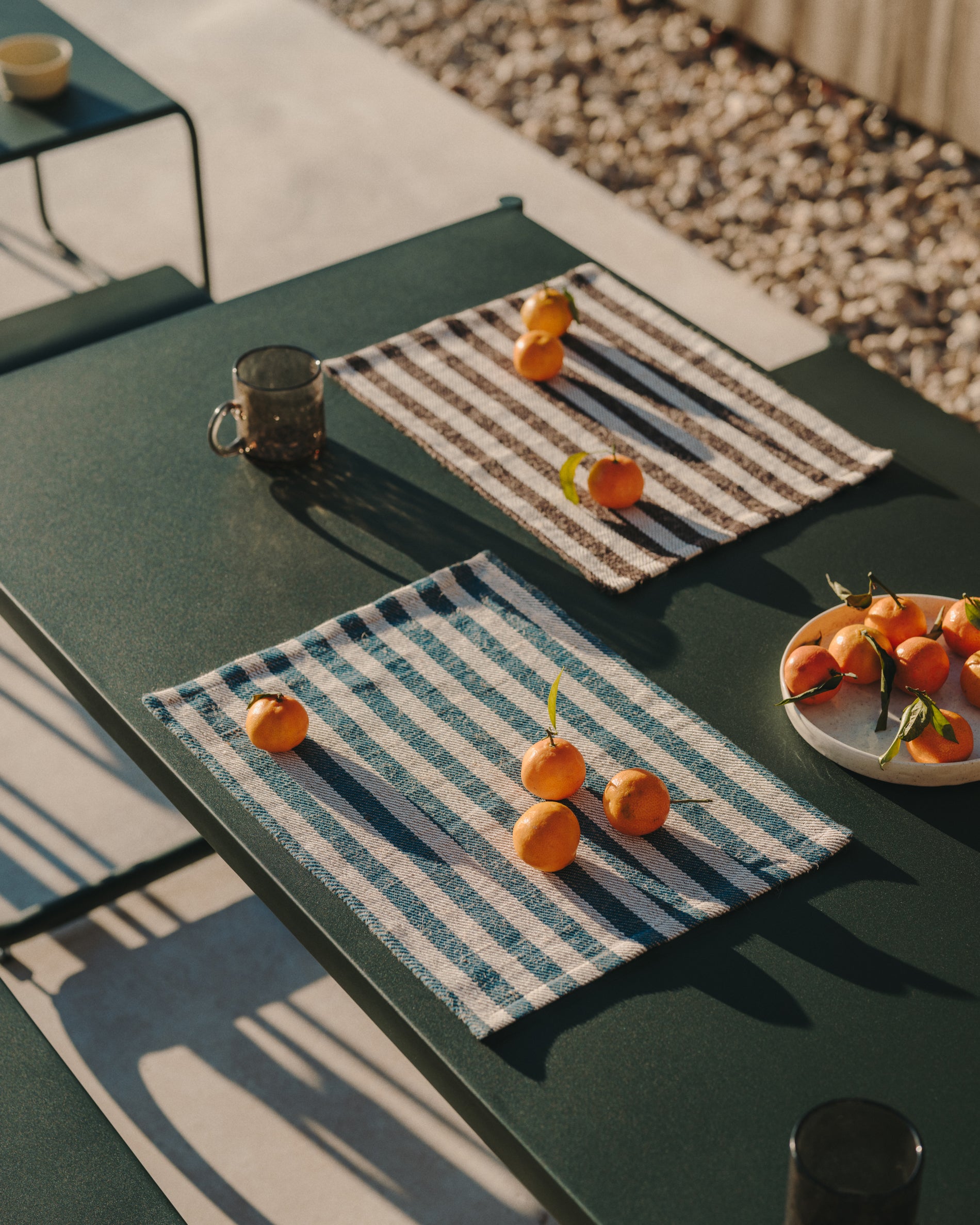 Sotil Set of 2 Benches and Galvanized Steel Table with Green Finish 183 x 83 cm - Lifestyle