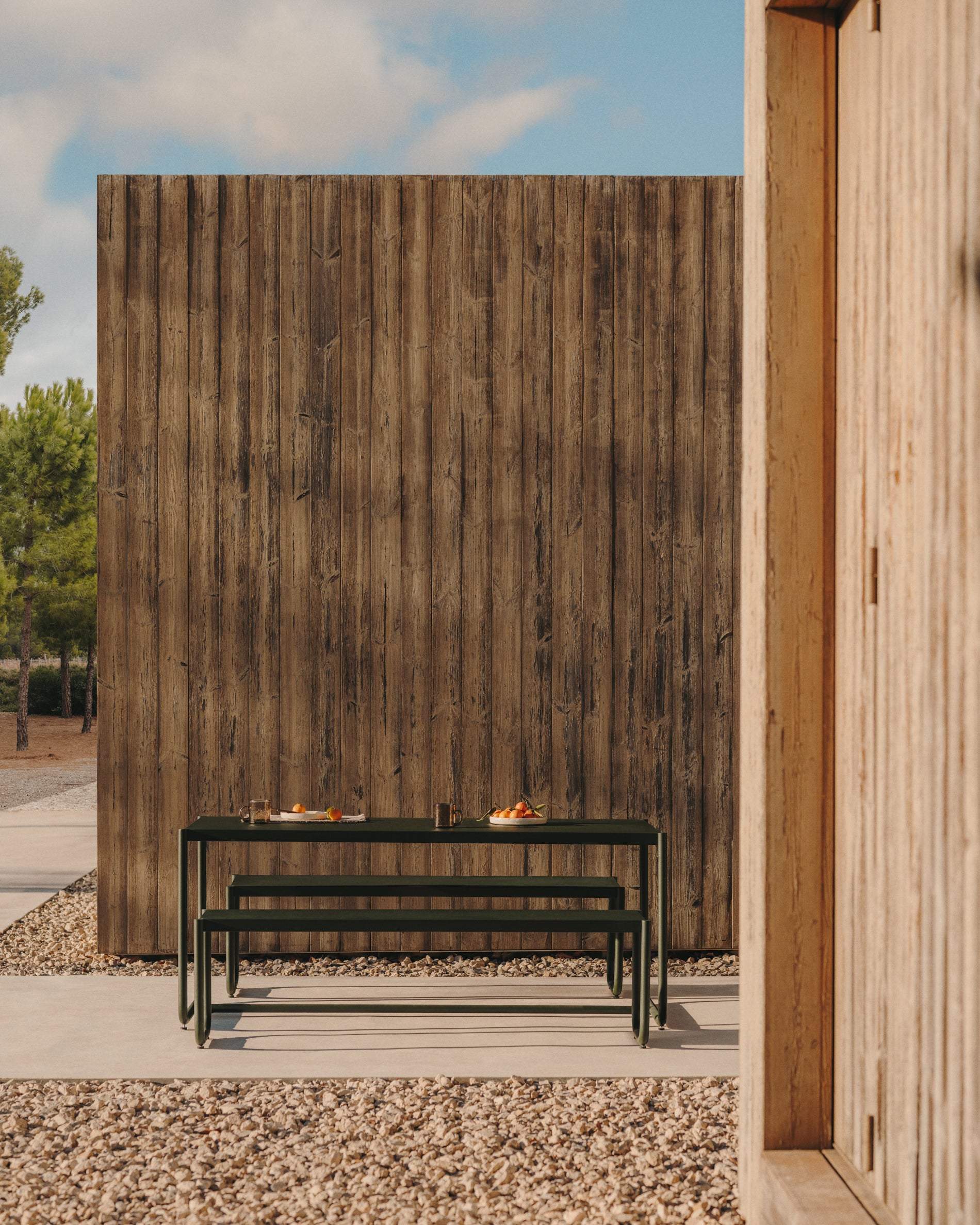 Sotil Set of 2 Benches and Galvanized Steel Table with Green Finish 183 x 83 cm - Lifestyle
