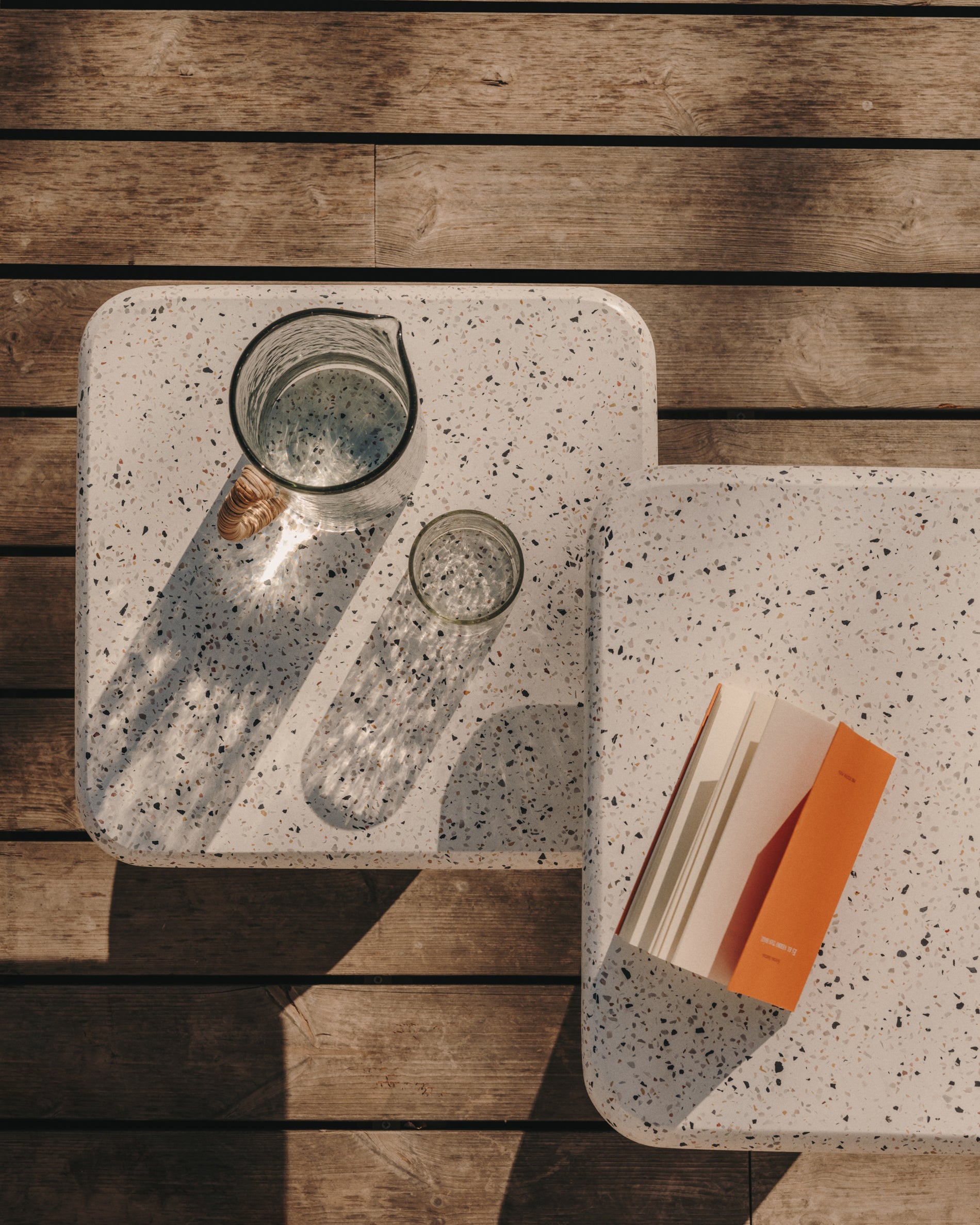 Saura coffee table in white terrazzo with a white terrazzo top 32 x 48 x 48 - Lifestyle