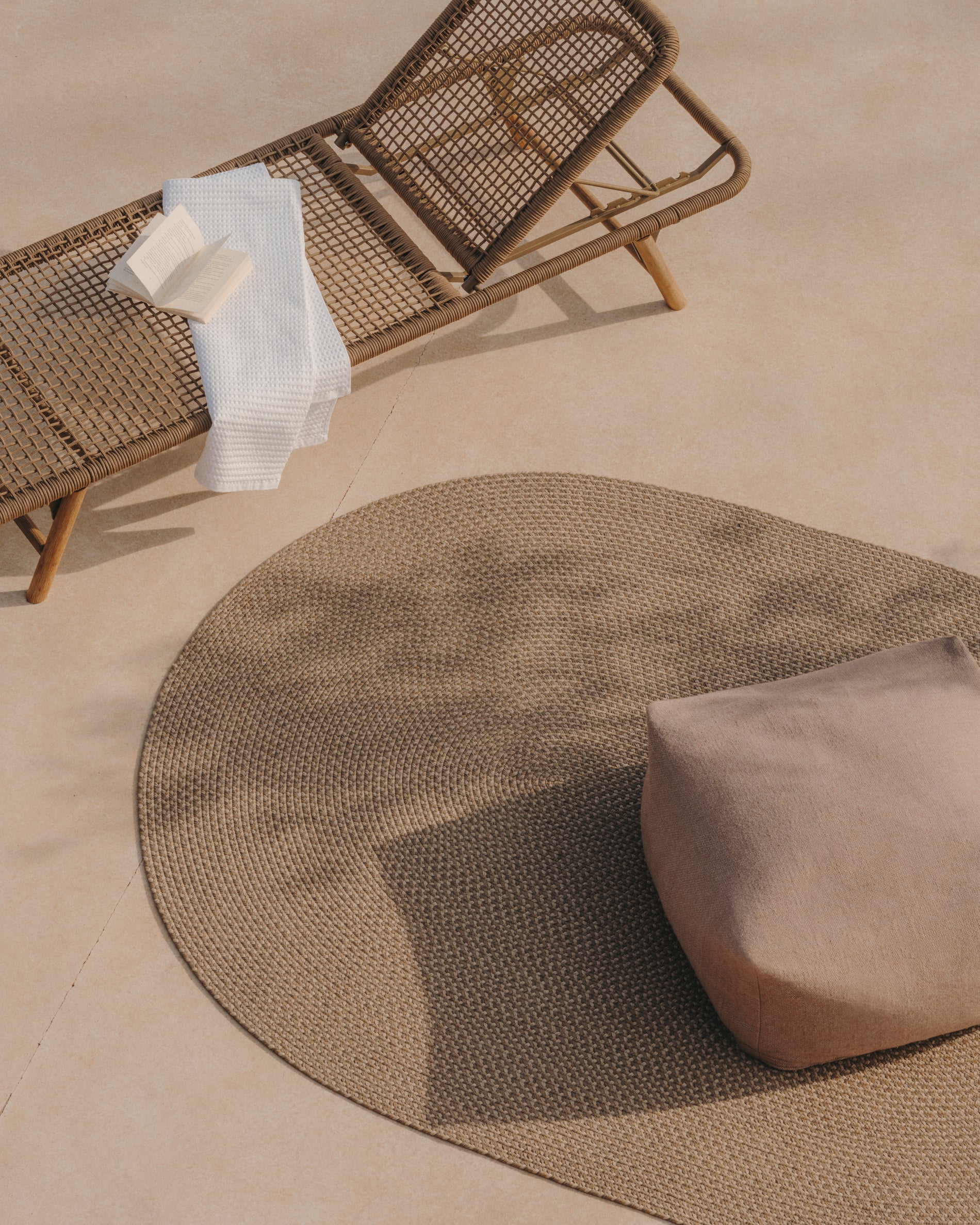 Rodhe beige oval rug 100% PET 160 x 230 cm - Lifestyle