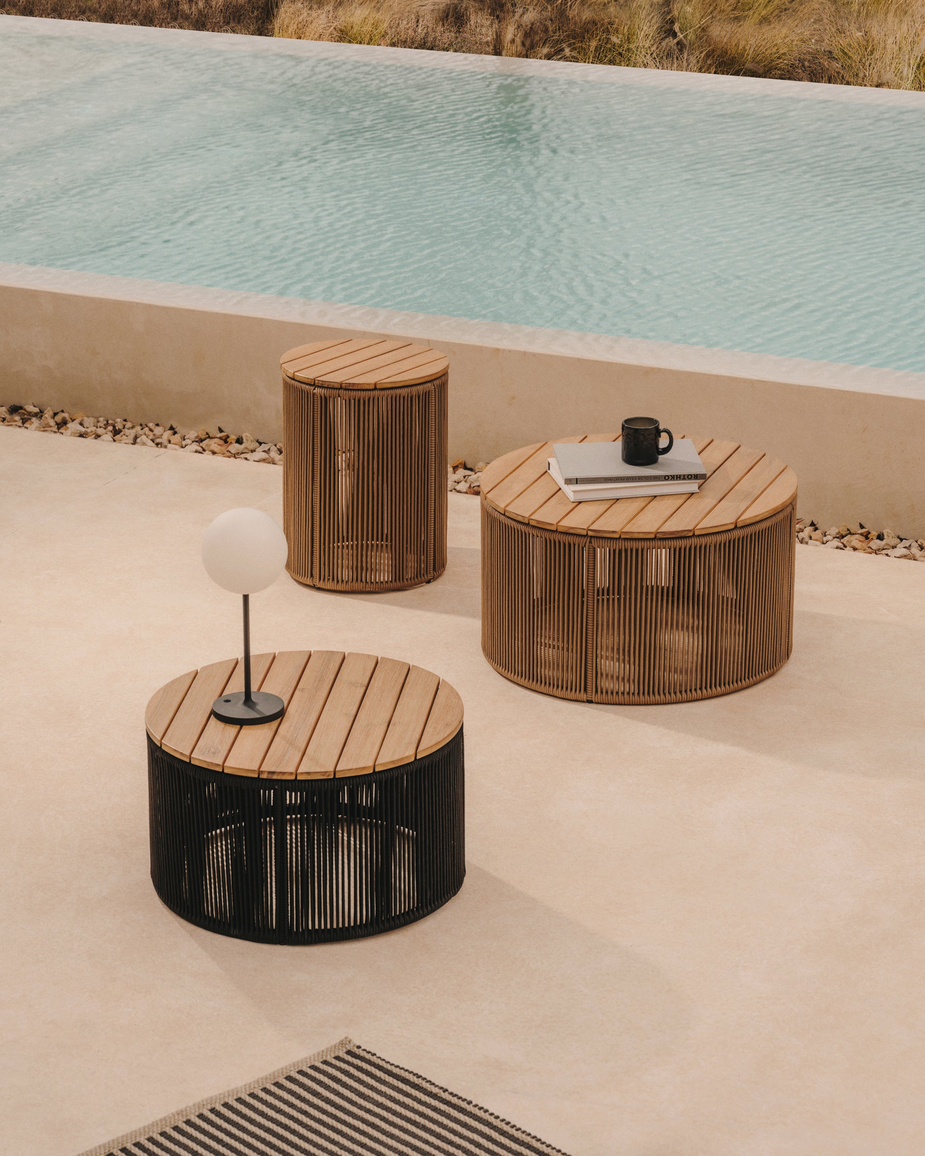 Dandara side table made of steel, beige cord and solid acacia wood, Ø40 cm FSC 100% - Lifestyle