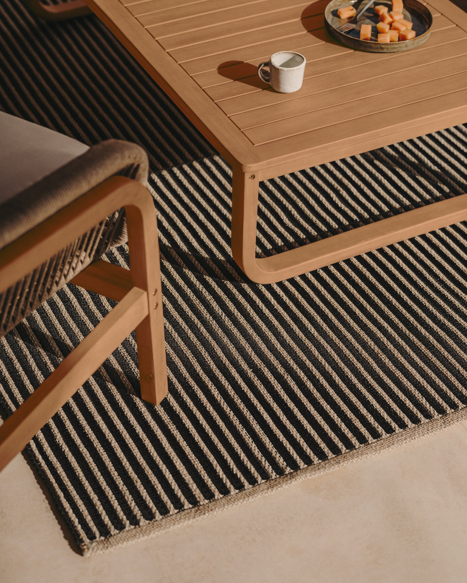 Satanca beige and black striped rug made from synthetic fibres 160 x 230 cm - Lifestyle