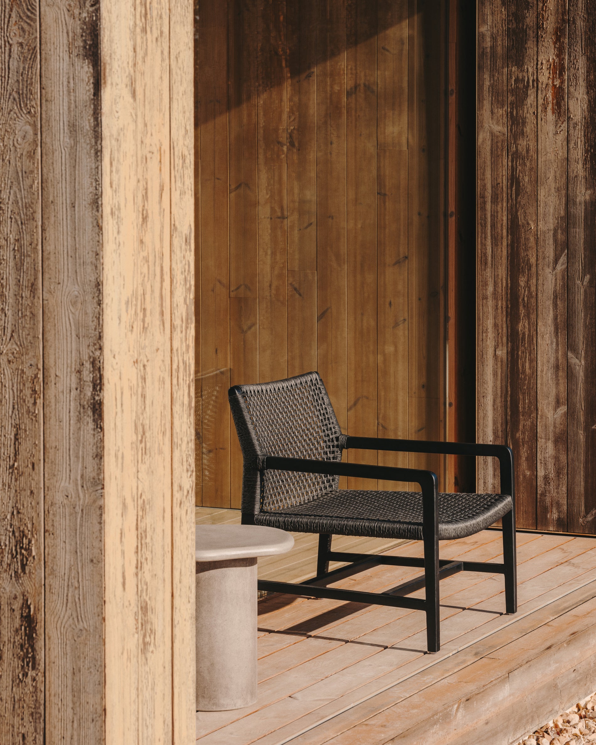 Sabolla armchair made of solid teak wood in a black finish - Lifestyle