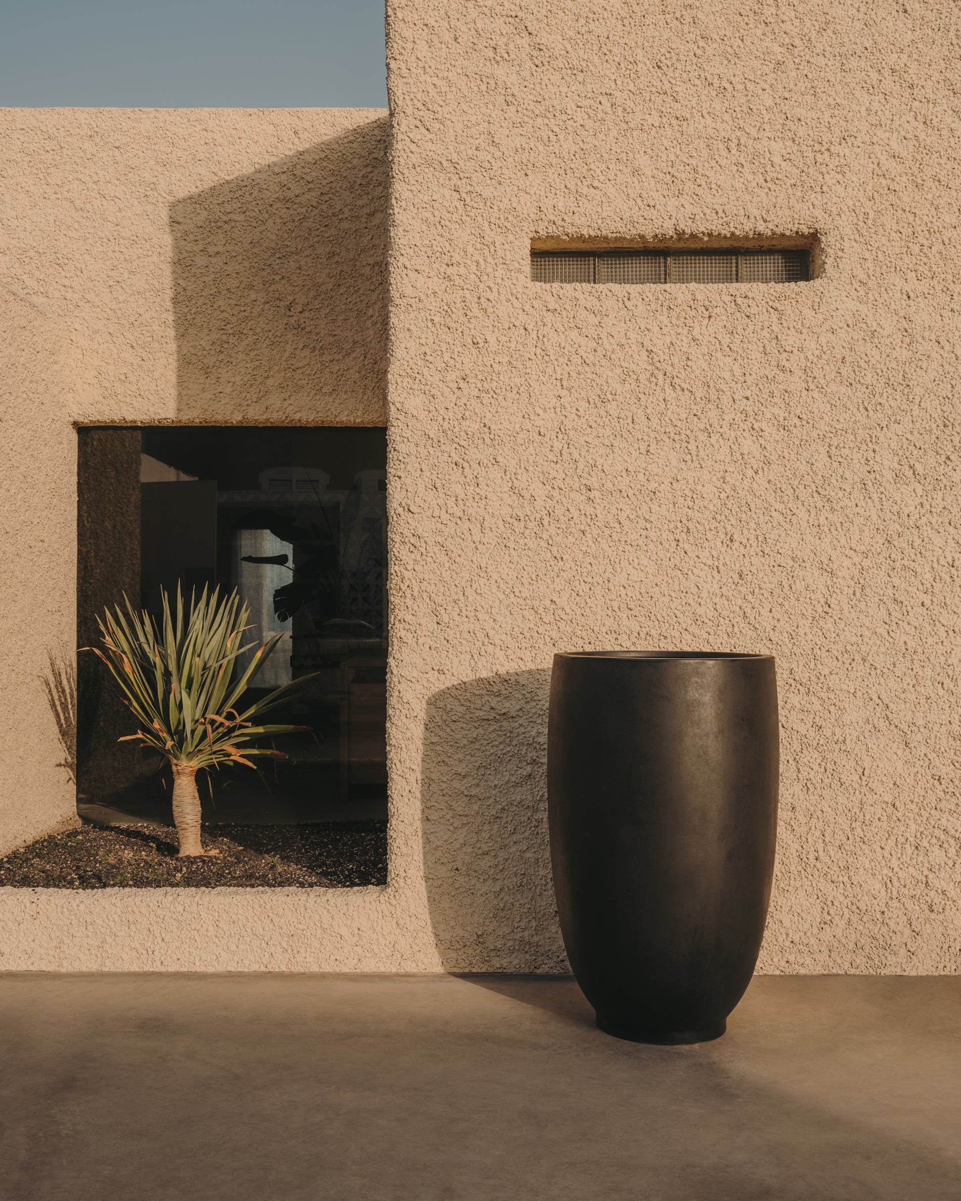 Aiguablava black cement planter Ø 75 cm