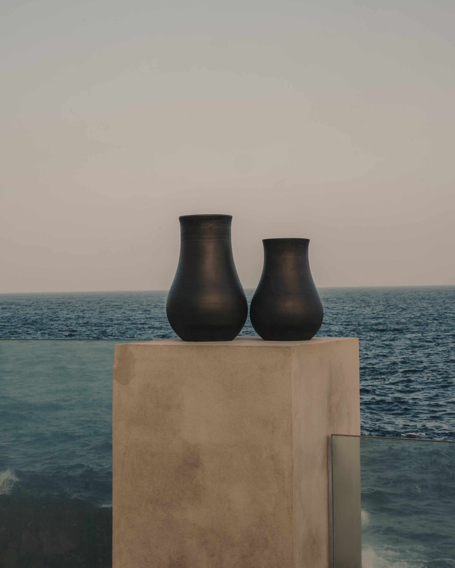 Silaia terracotta vase with black finish 30 cm