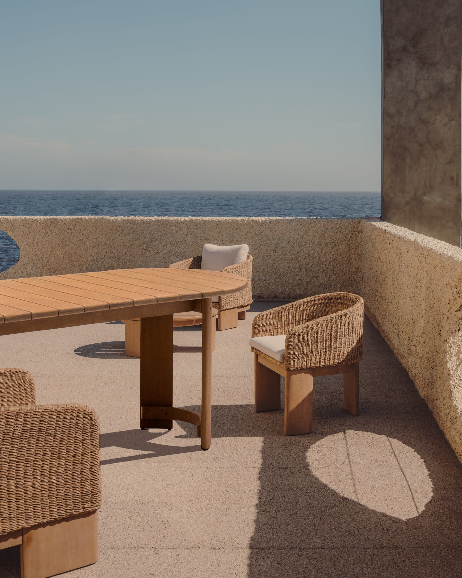 Xoriguer table made of solid eucalyptus wood, 280 x 110 cm, FSC 100% - Lifestyle