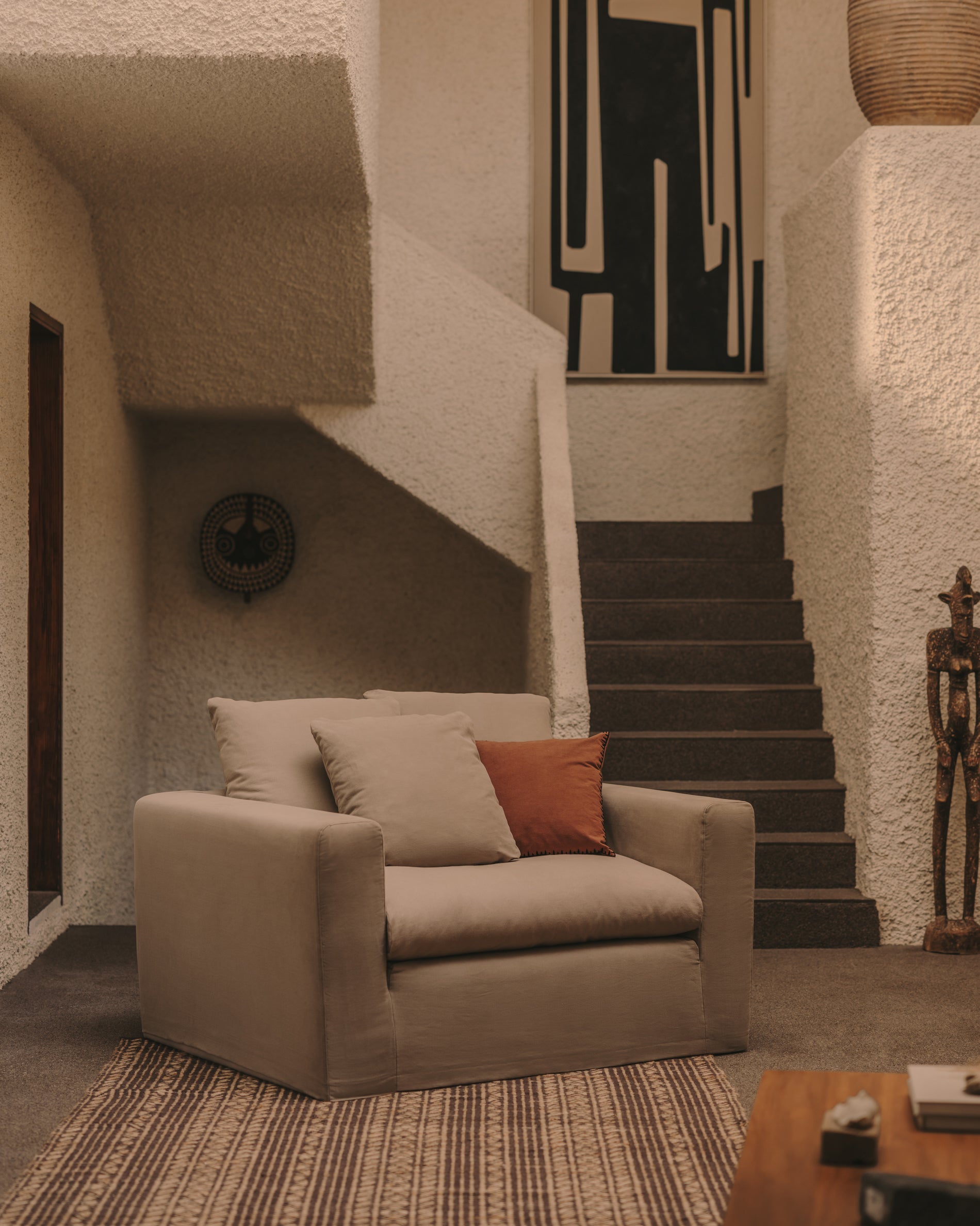 Nora armchair with removable cover with linen and cotton cushion in anthracite grey 140cm - Lifestyle