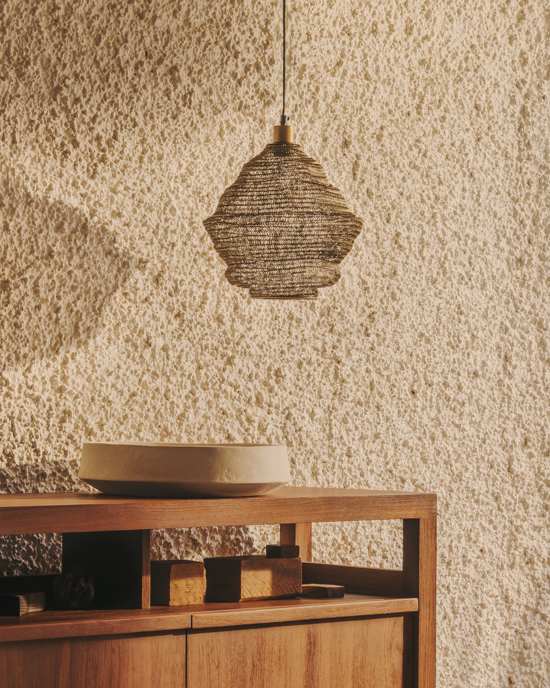 Sarraco gold metal ceiling lamp Ø 30 cm - Lifestyle