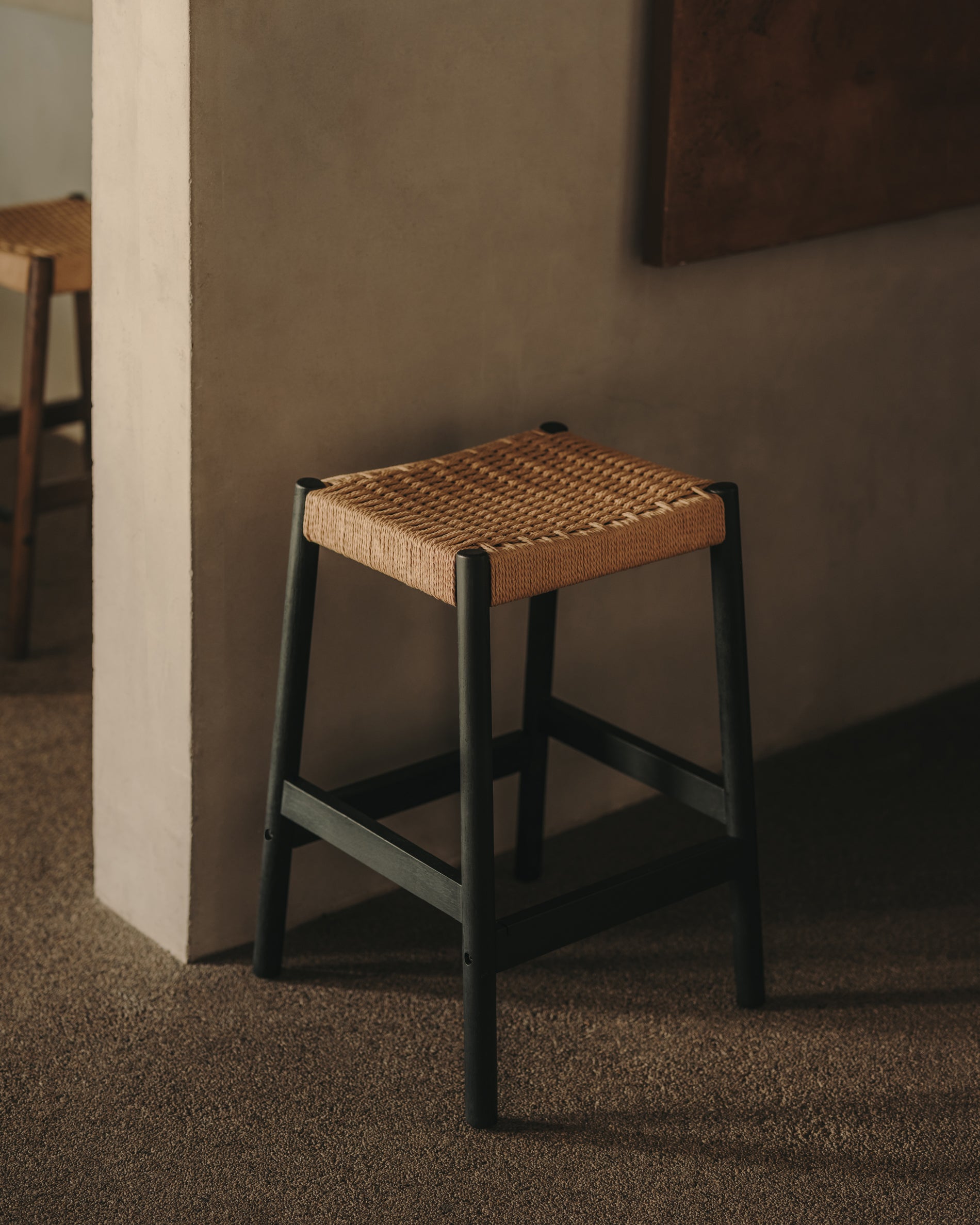 Yalia stool in solid oak wood in a black finish and rope cord, height 65 cm FSC 100% - Lifestyle