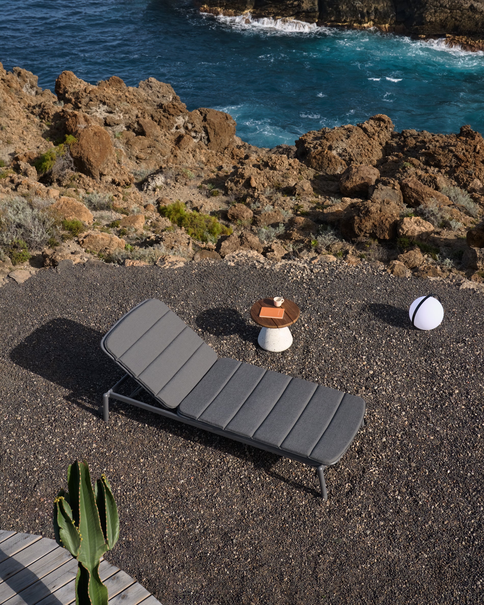 Marcona aluminium sun lounger in a black paint finish - Lifestyle