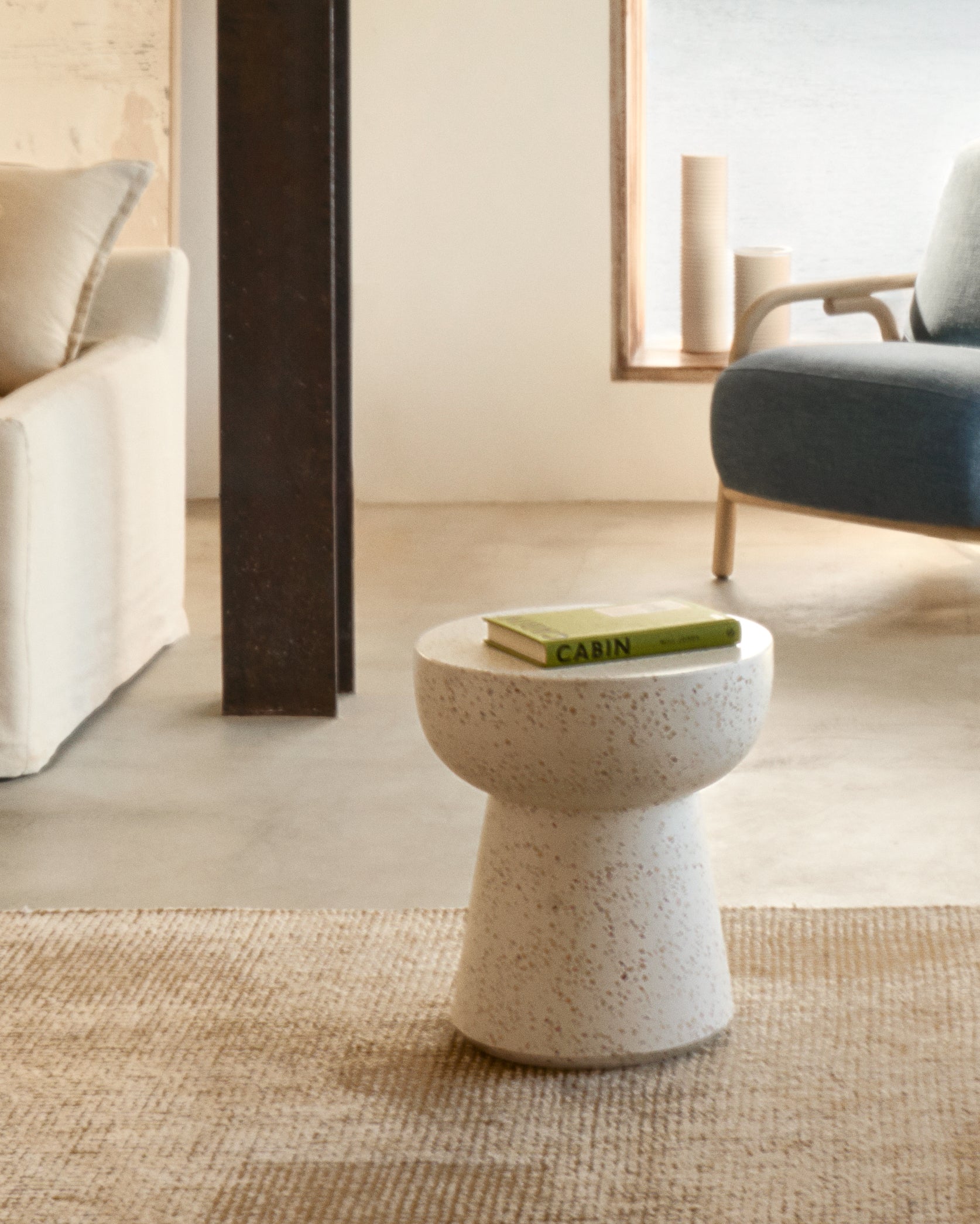 Pada white terrazzo side table, Ø 40 cm - Lifestyle