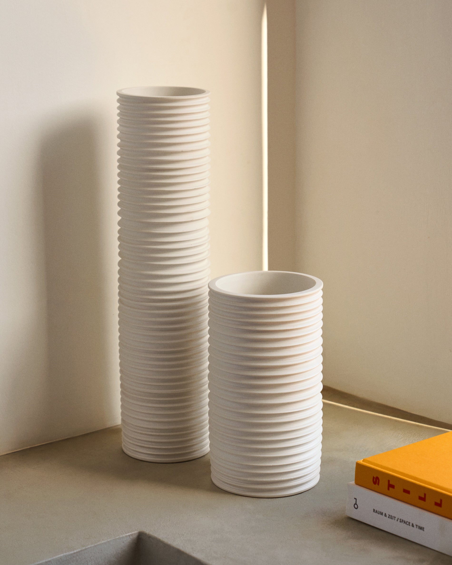 Sibone white ceramic vase, 11 cm - Lifestyle