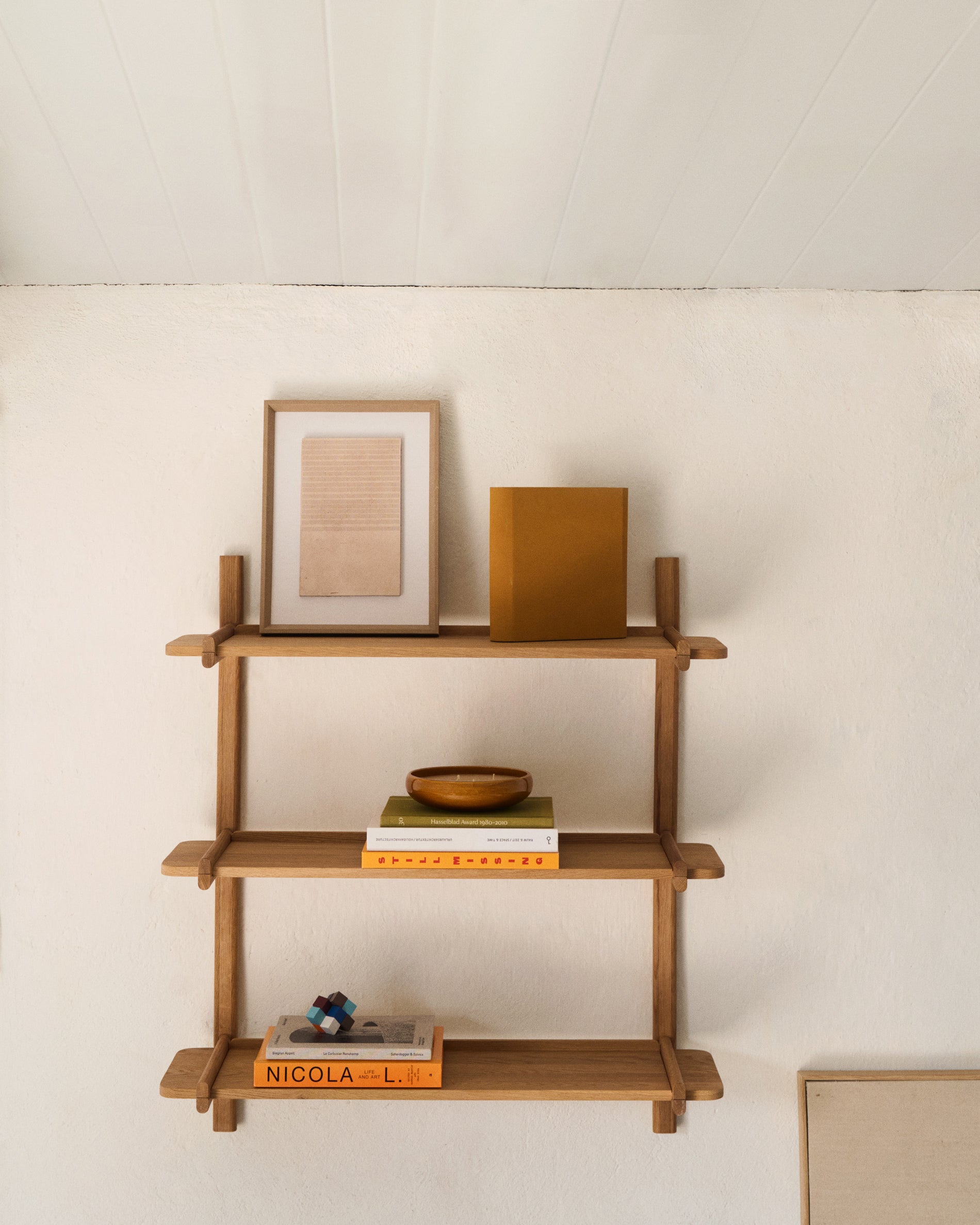 Sitra modular shelf, 3 solid oak wood shelves in a natural finish, 110 cm, FSC Mix Credit - Lifestyle