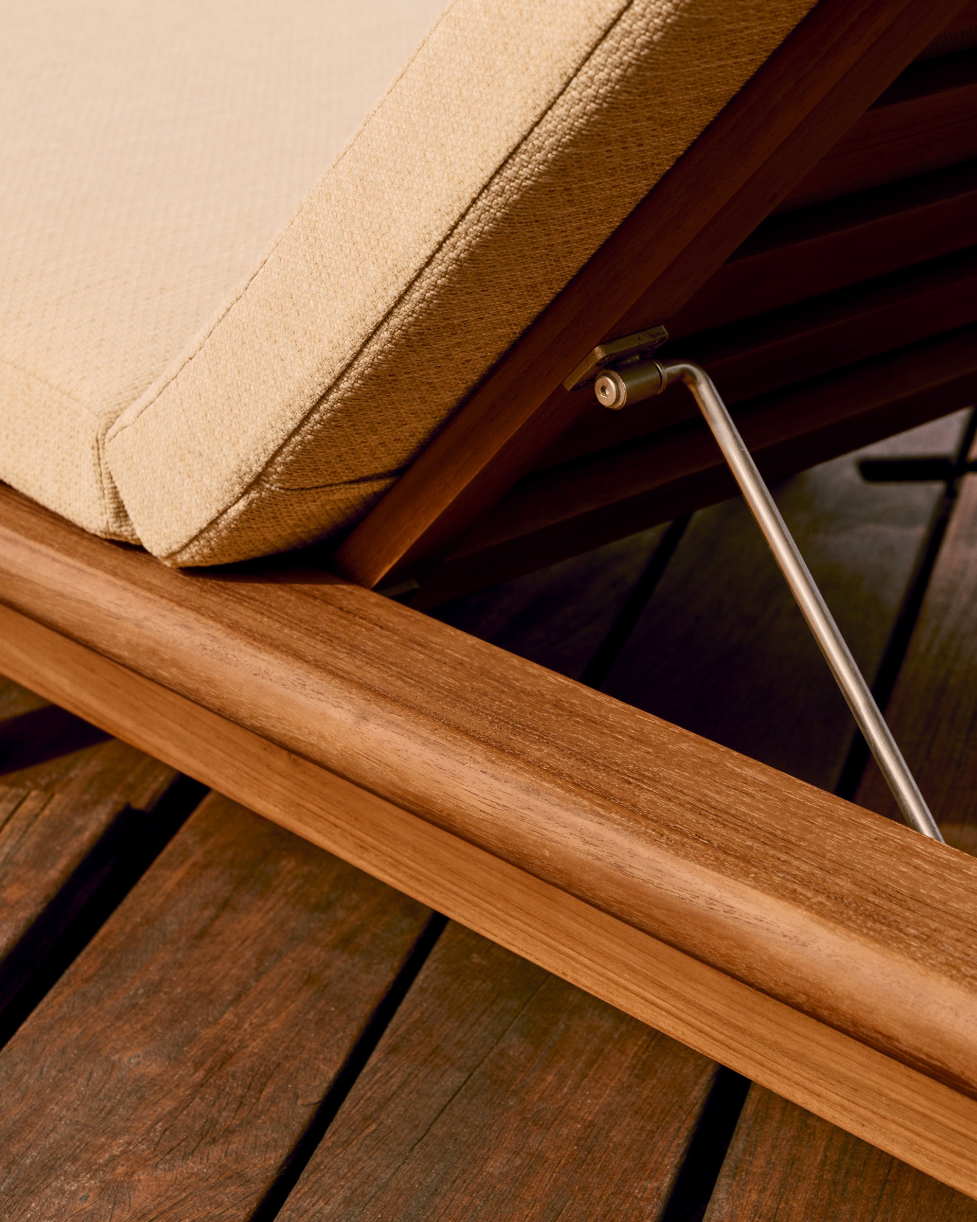 Turqueta sun lounger made from solid teak wood FSC 100% - Lifestyle