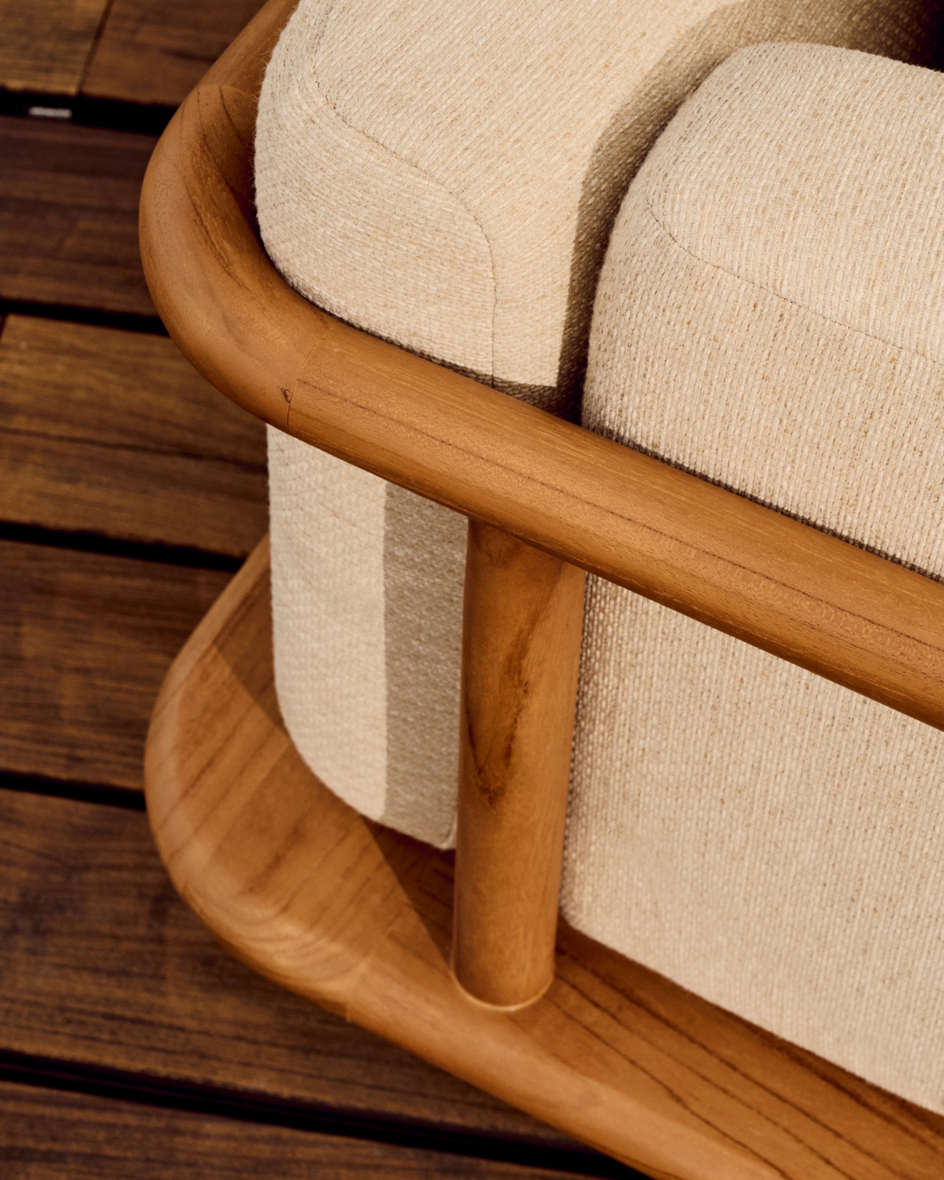 Turqueta armchair made from solid teak wood FSC 100% - Lifestyle