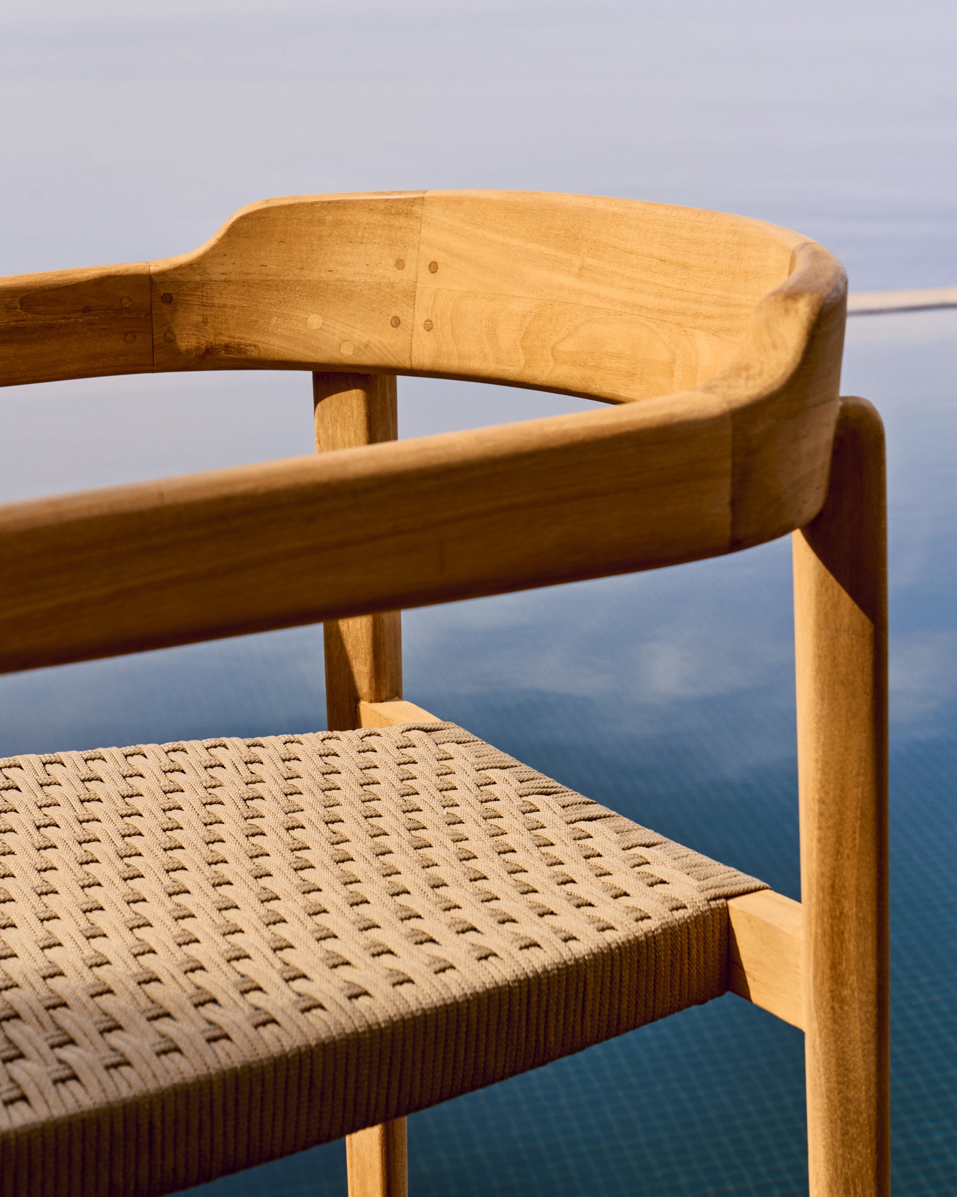 Icaro chair in solid teak wood with natural finish and black rope rope, 100% FSC