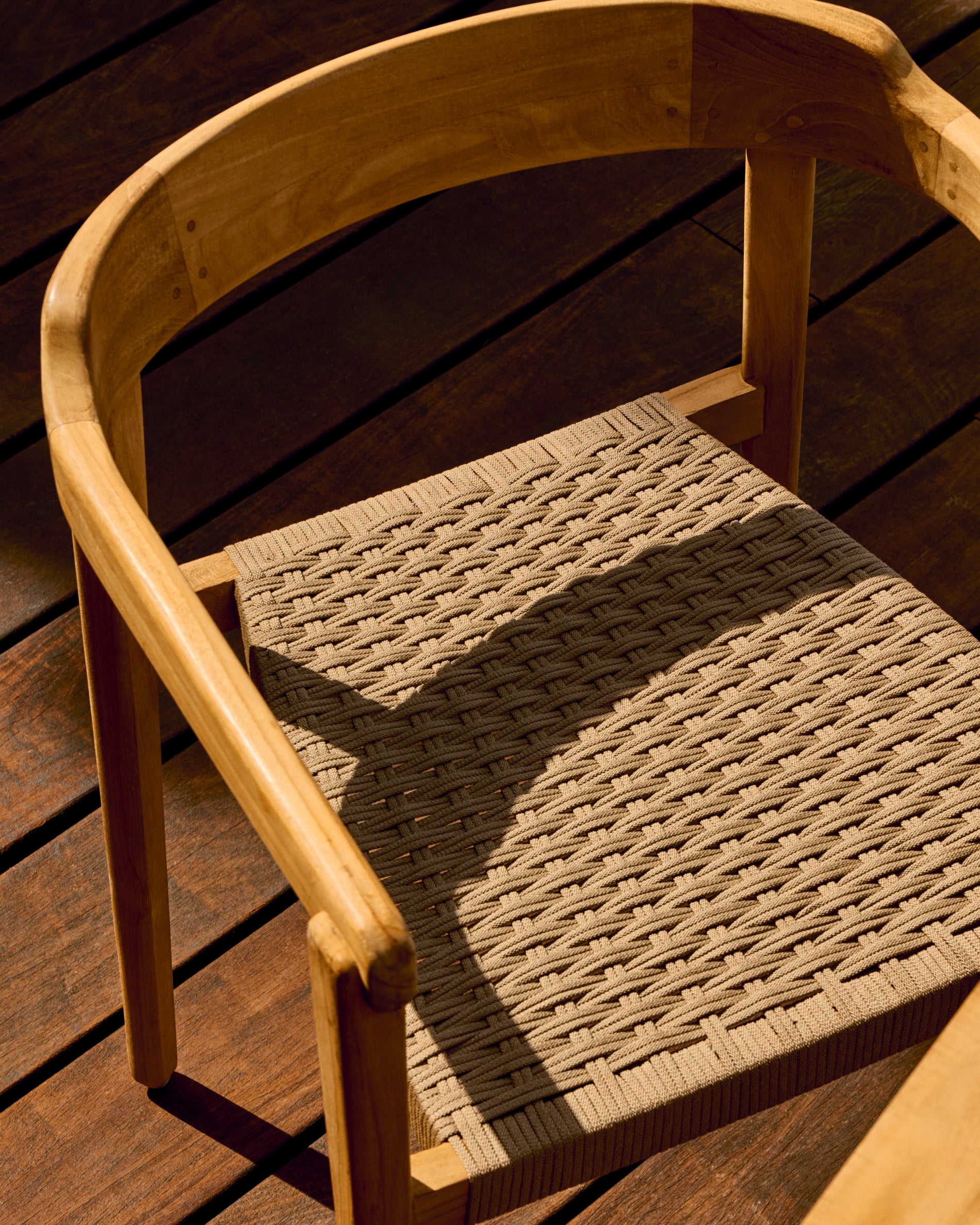 Icaro chair in solid teak wood with natural finish and black rope rope, 100% FSC