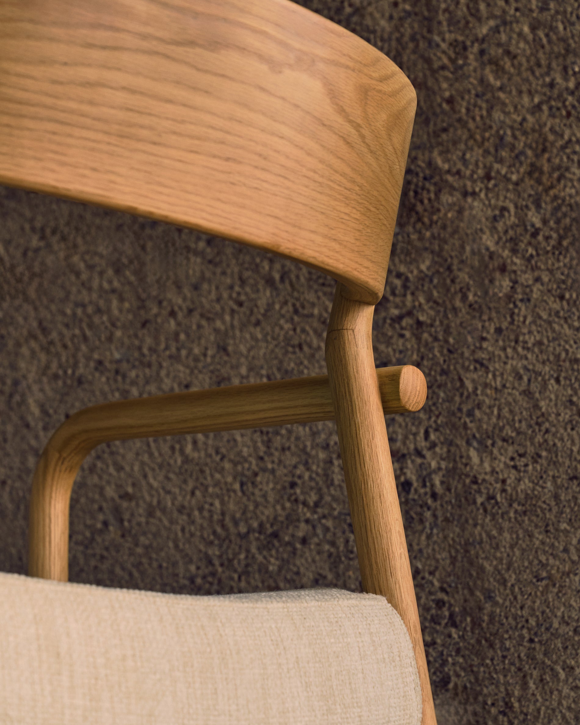 Falconera chair with a removable cover in solid oak wood with natural finish FSC Mix Credit - Lifestyle