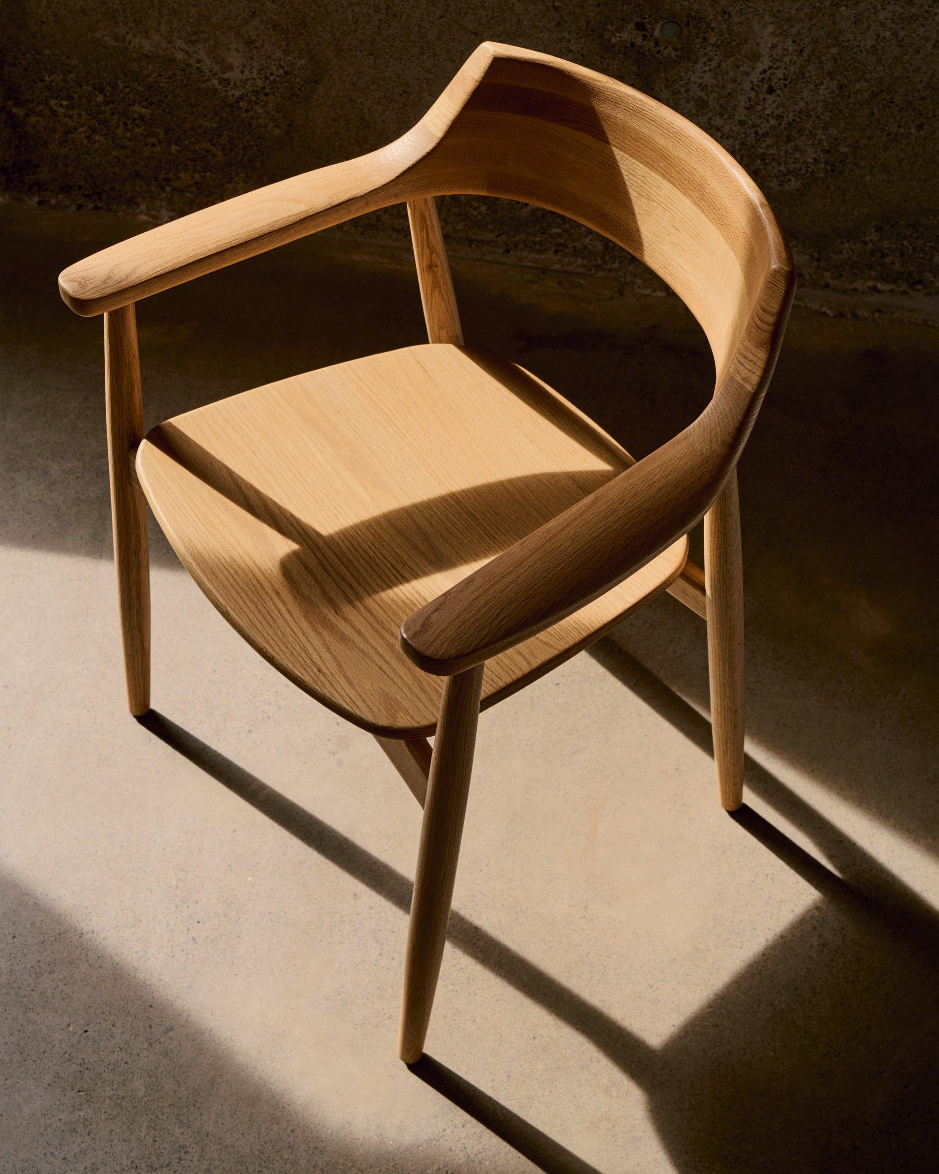 Fondes chair in solid oak with a natural finish FSC Mix Credit